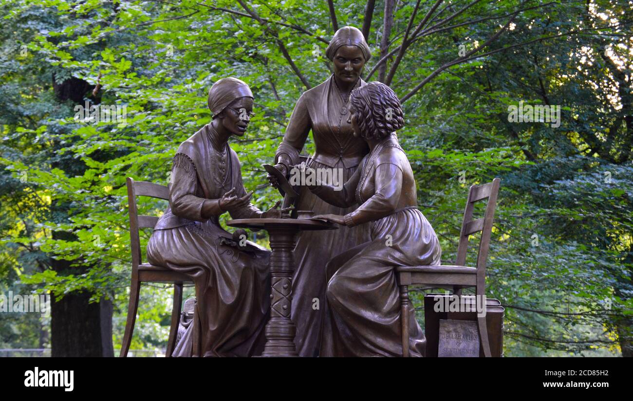 Statue der Frauenrechtspioniere (Sojourner Truth, Elizabeth Cady Stanton und Susan B. Anthony) enthüllt im Central Park am Tag der Frauengleichheit. Stockfoto