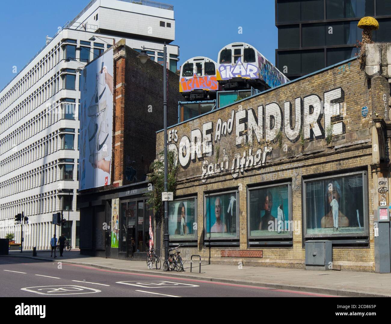 Village Underground, 2 alte U-Bahn-Züge über einem trendigen Büro in Shoreditch. London Stockfoto