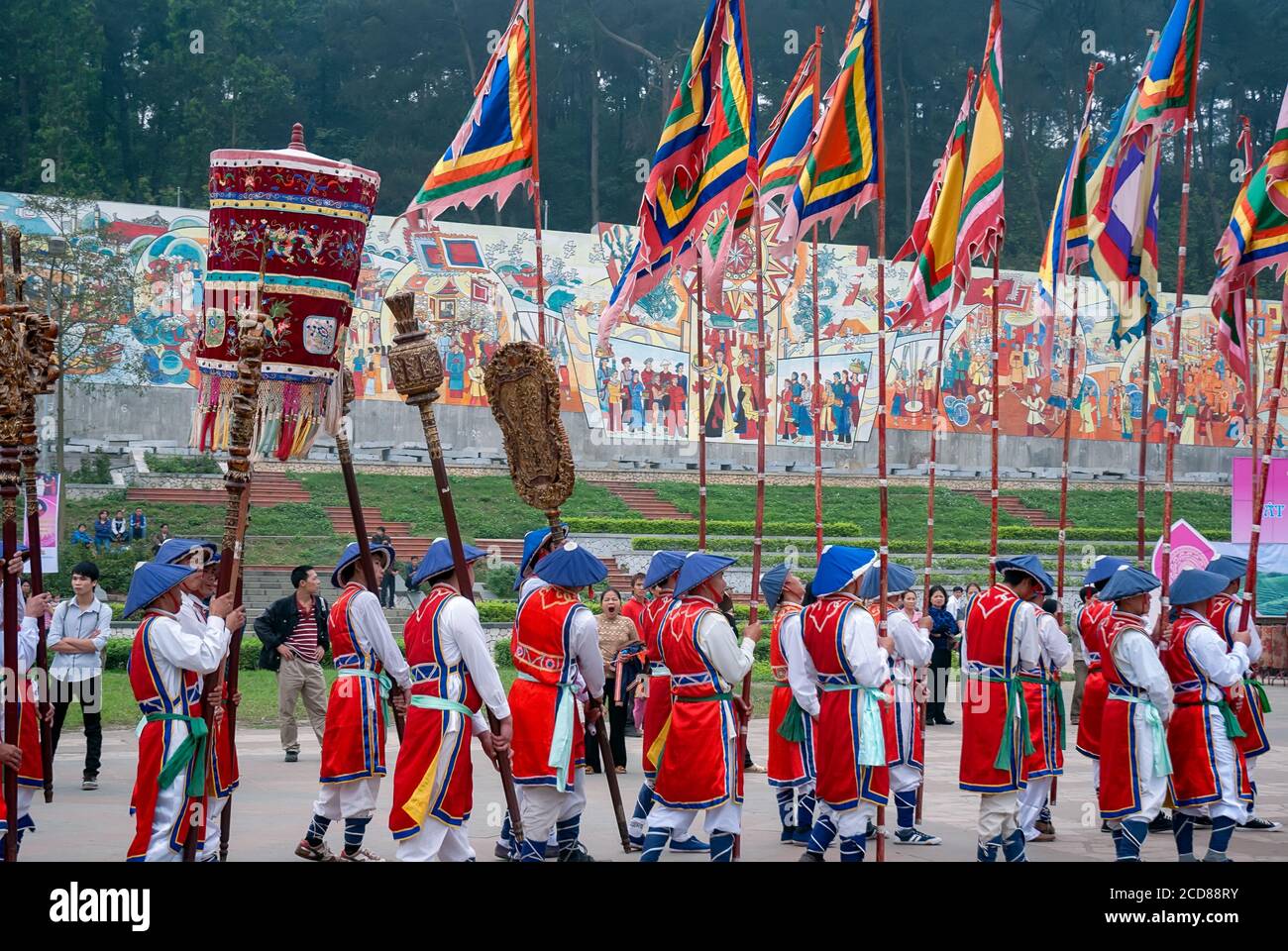 Zeremonielle Parade. Hung Tempel, Phu Tho, immaterielles Erbe der Menschheit Stockfoto