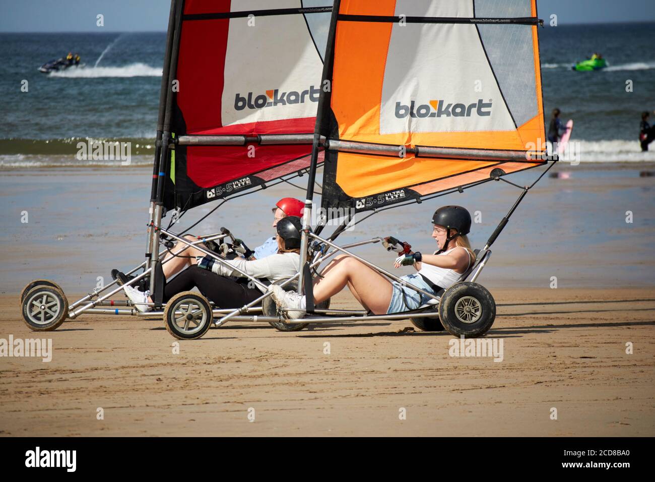 Menschen fahren blokart kompakte Land Yachten auf benone Strand nördlich irland großbritannien Stockfoto