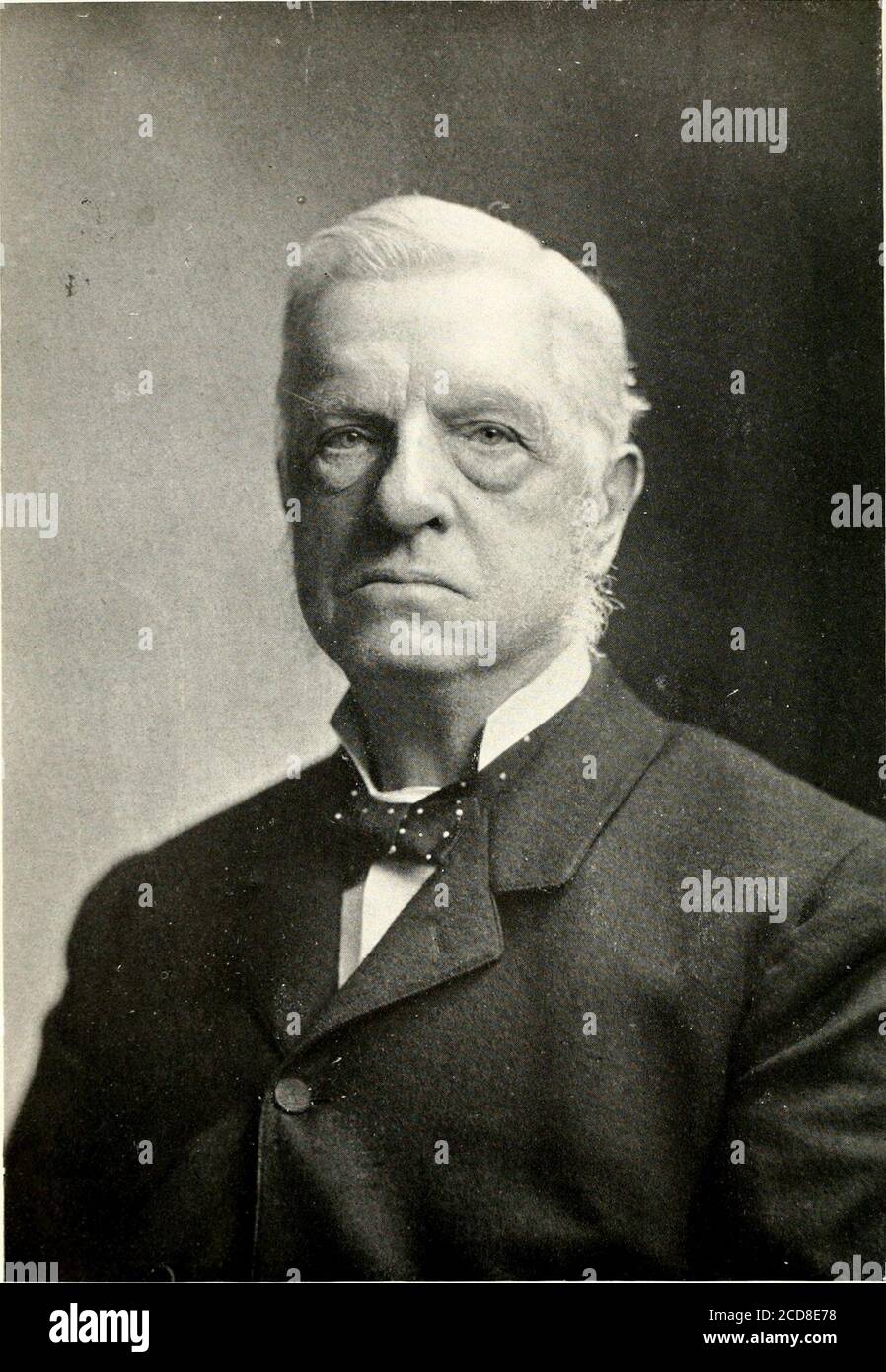 . Baltimore: Seine Geschichte und seine Menschen. Die Methodist Episcopal Church. Er ist Mitglied des Automobile Clubof Maryland. Herr Pearce verheiratet, 21. Juni 1899, in der Caroline Street MethodistEpiscopal Church, Baltimore, Nona Evans, geboren 21. September 1875, in dieser Stadt, Tochter von William Bodfield und Eliza (Jones) Catrup, whoseother children are: Cara Irene, now Mrs. E. B. Johnson, and Ida MayCatrup. Herr und Frau Pearce haben zwei Söhne: Wilbur Catrup, geboren am 28. Juni 1901; und Edgar Maurice, geboren am 8. August 1910. Mr. Pearce ist eine Art von sehr heimischen Geschmack und ist zu seinem Haus und seiner Familie gewidmet, vor Stockfoto