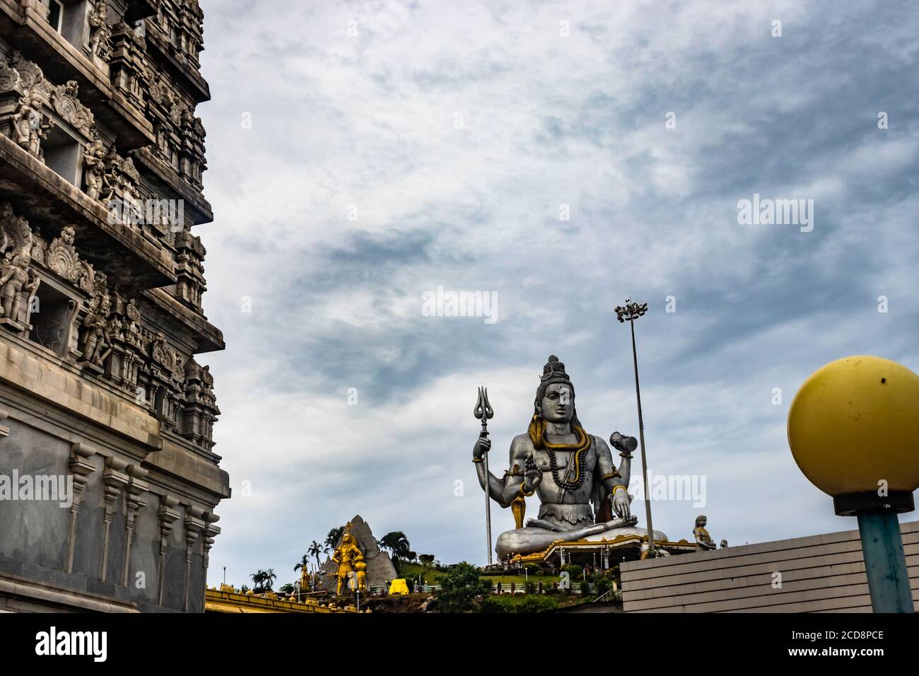 lord shiva Statue am frühen Morgen von einzigartigen Winkel Bild ist nehmen bei murdeshwar karnataka indien am frühen Morgen. Es ist eines der höchsten shi Stockfoto