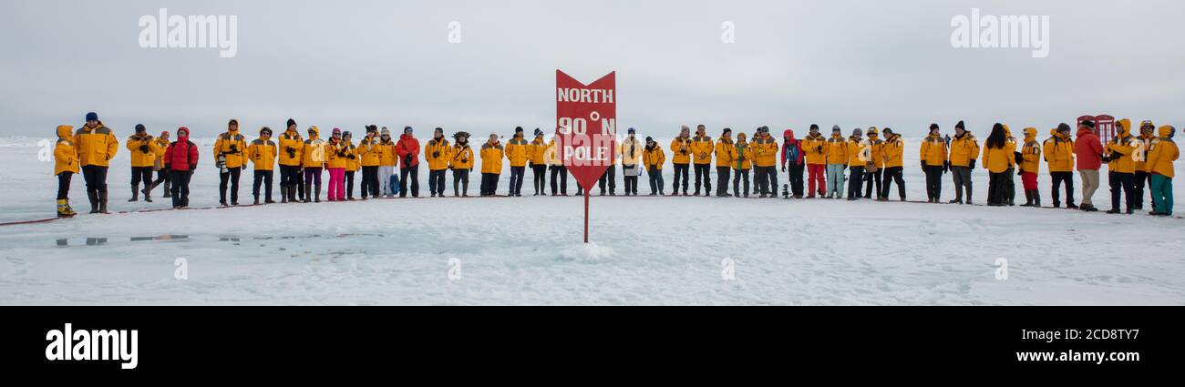 Russland, hohe Arktis, Geographischer Nordpol, 90 Grad Nord. Abenteuertouristen am Nordpol. Stockfoto