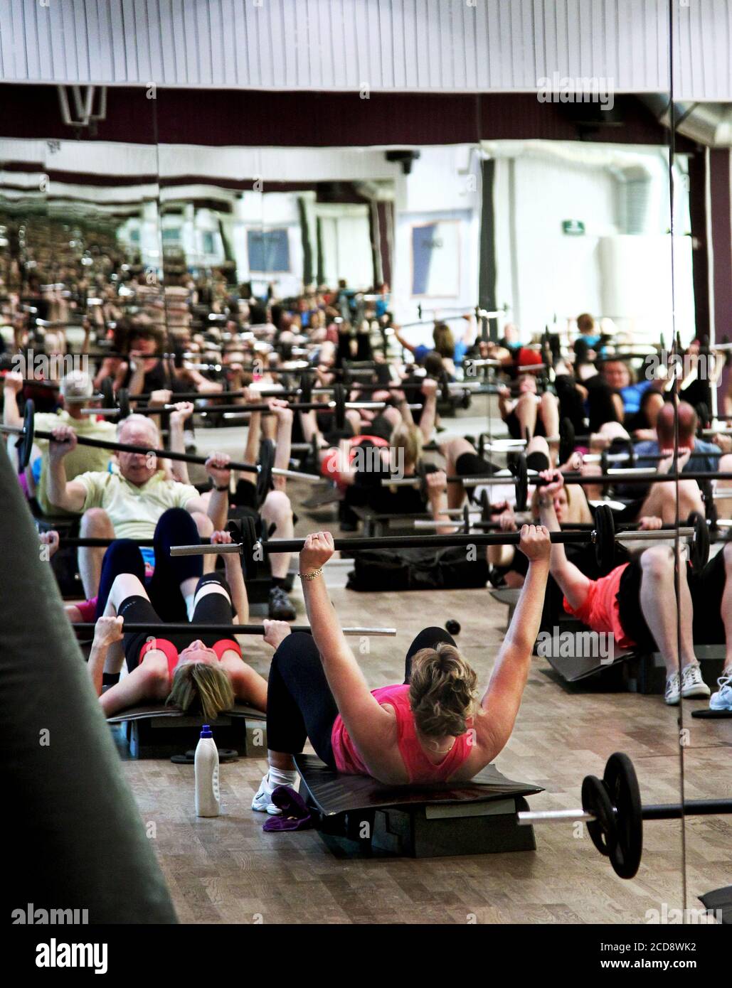 Leute, die im Fitnessstudio trainieren. Foto Jeppe Gustafsson Stockfoto
