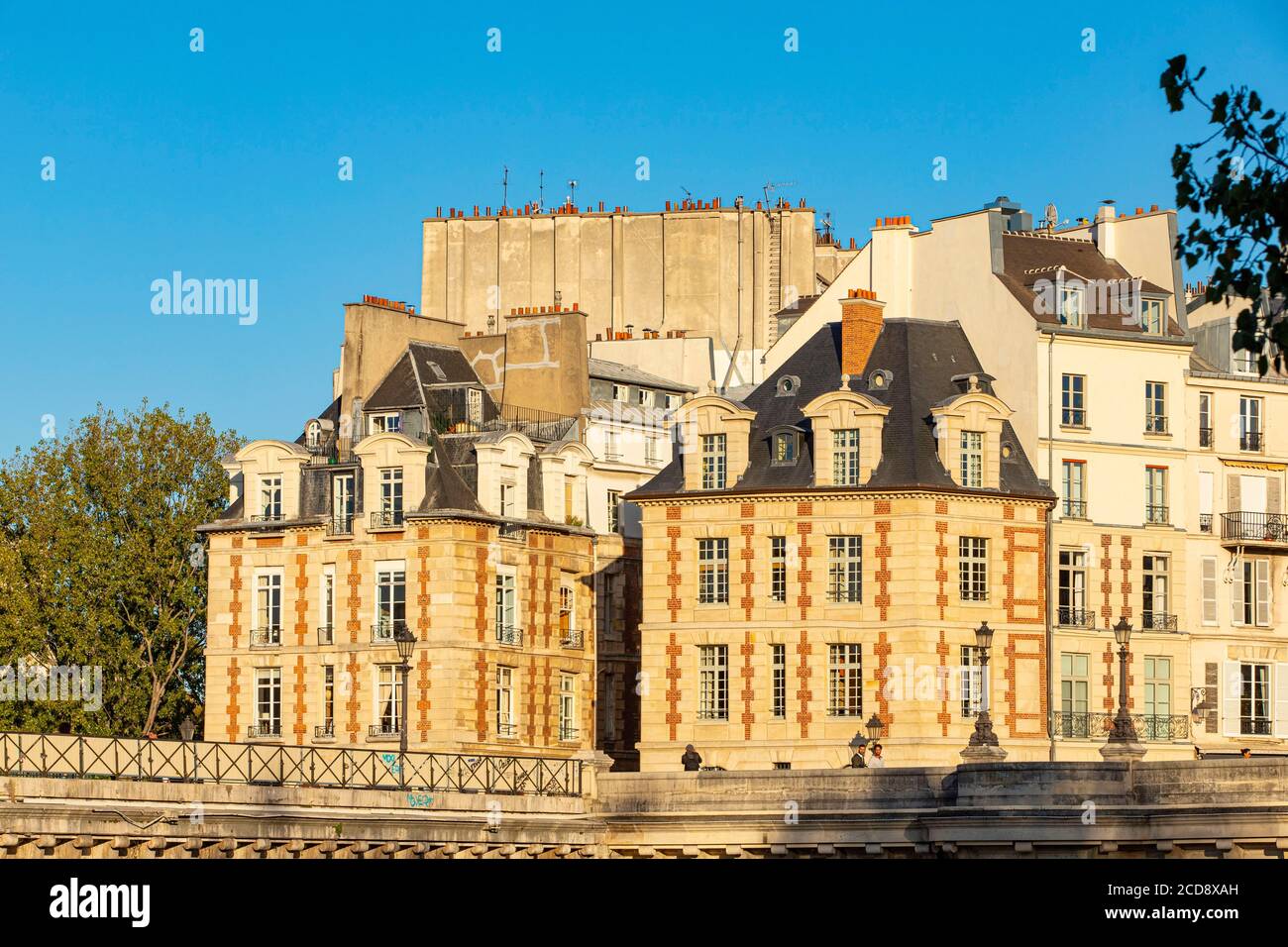 Frankreich, Paris, von der UNESCO zum Weltkulturerbe erklärt, die Neuf-Brücke und die Gebäude auf dem Platz Stockfoto