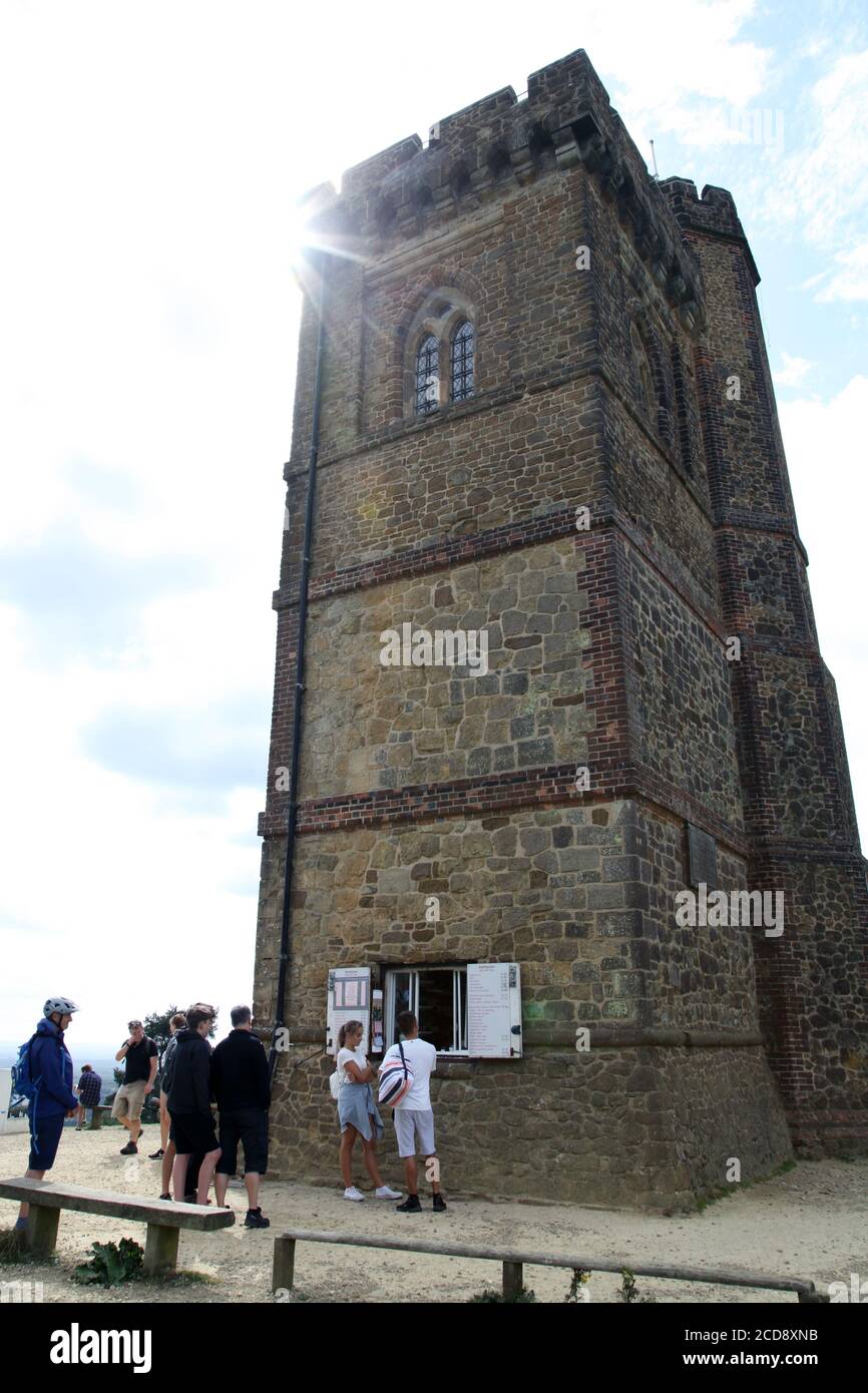 Besucher des Leith Hill Tower warten auf Erfrischungen während der Covid19 Pandemie, Leith Hill, Surrey, England, Großbritannien, August 2020 Stockfoto