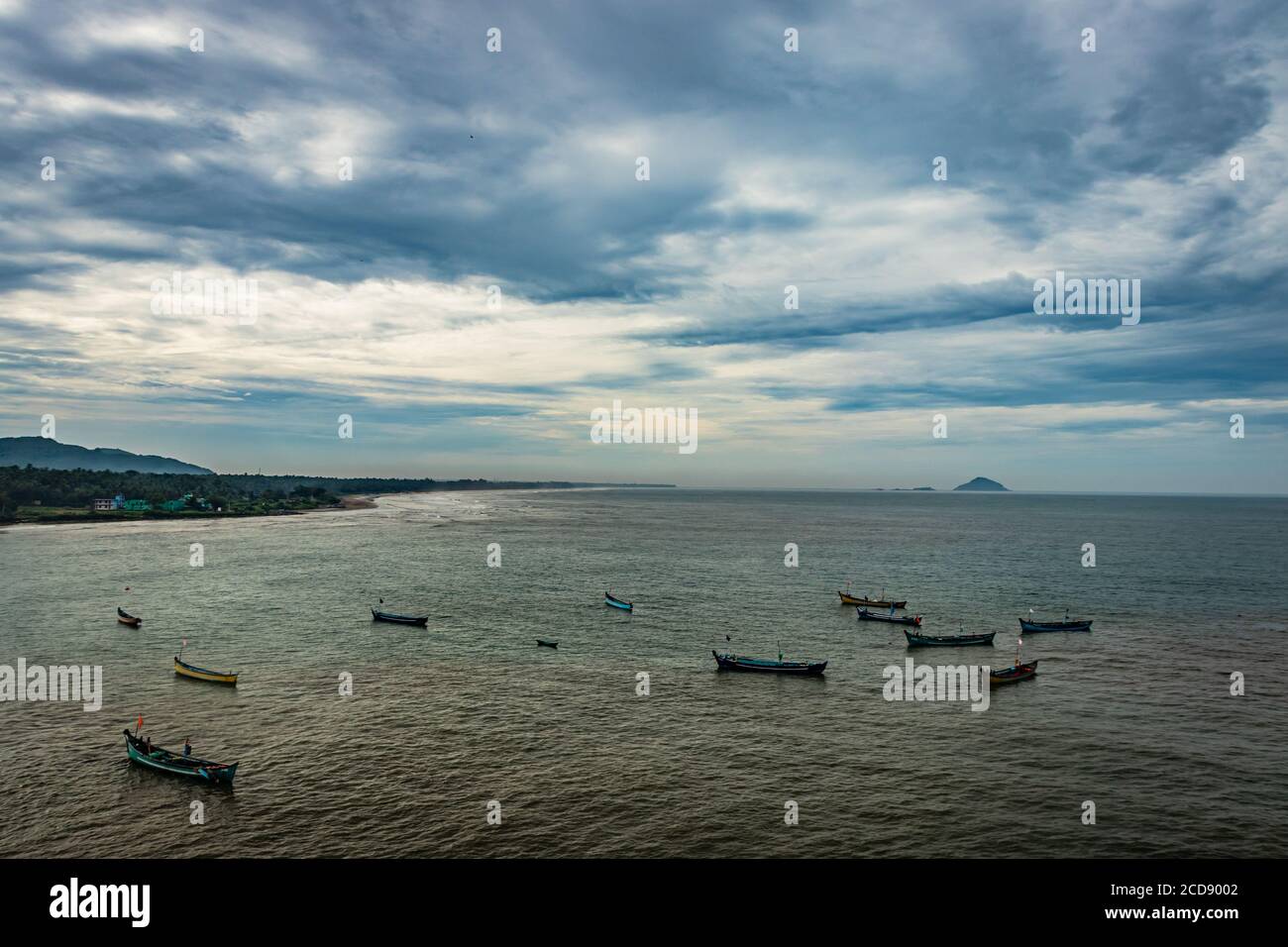 Fischerboote im Meer Luftaufnahmen am frühen Morgen Bild ist bei murdeshwar karnataka indien am frühen Morgen nehmen. Es ist die sehr heilige sowie zu Stockfoto