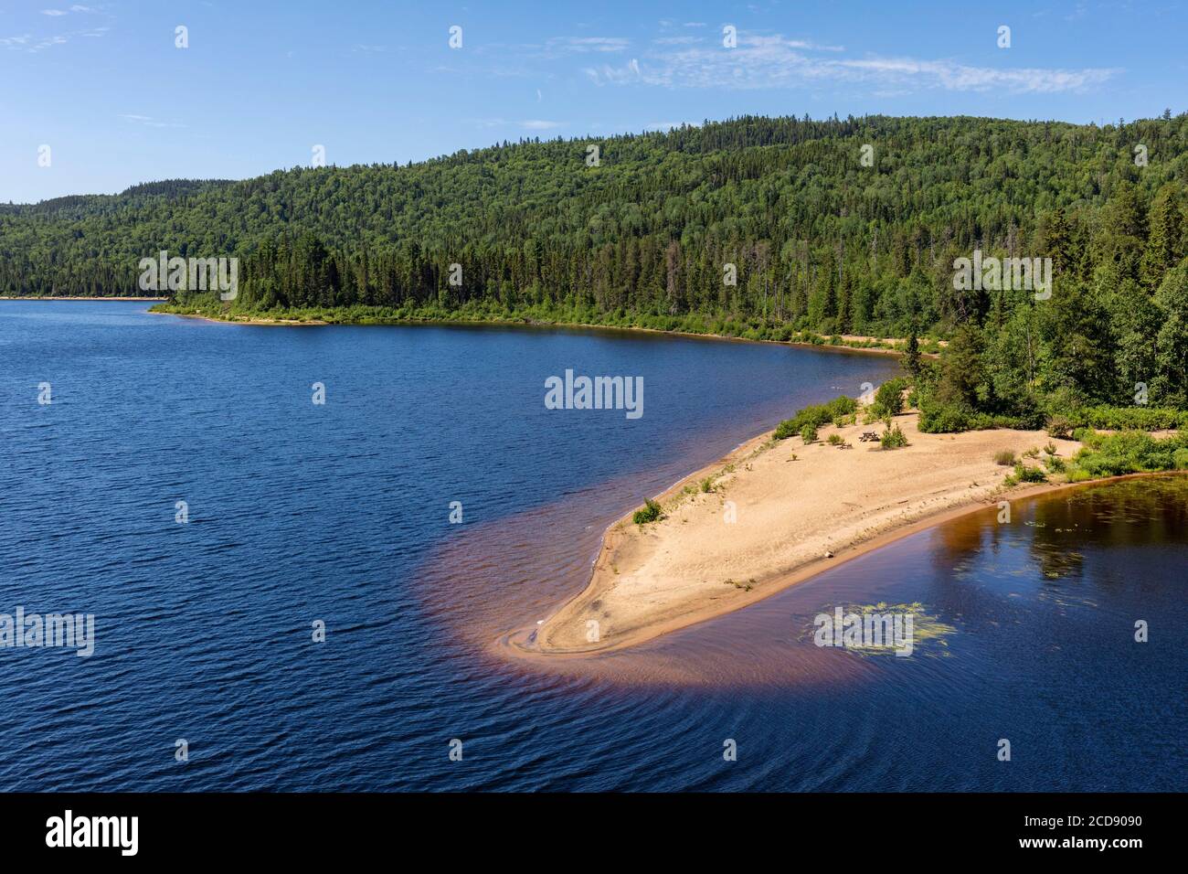 Kanada, Provinz Quebec, Mauricie Region, Saint-Maurice Wildlife Sanctuary nördlich des La Mauricie National Park, fliegen über einen der Sandstrände des Soucis Lake Stockfoto