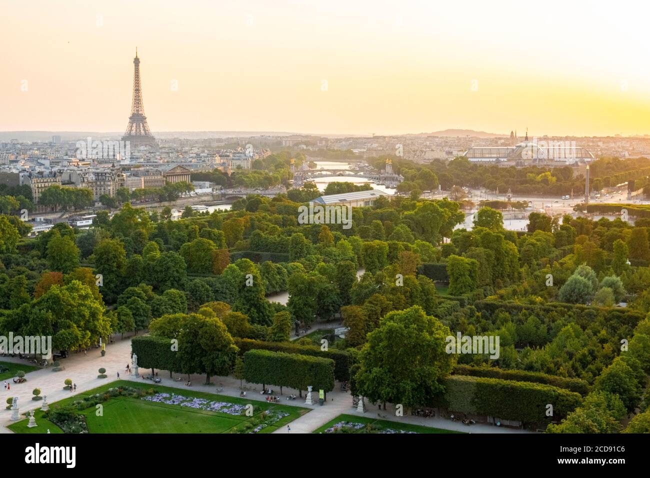 Frankreich, Paris, Tuilerien der Eiffelturm (Luftaufnahme) Stockfoto