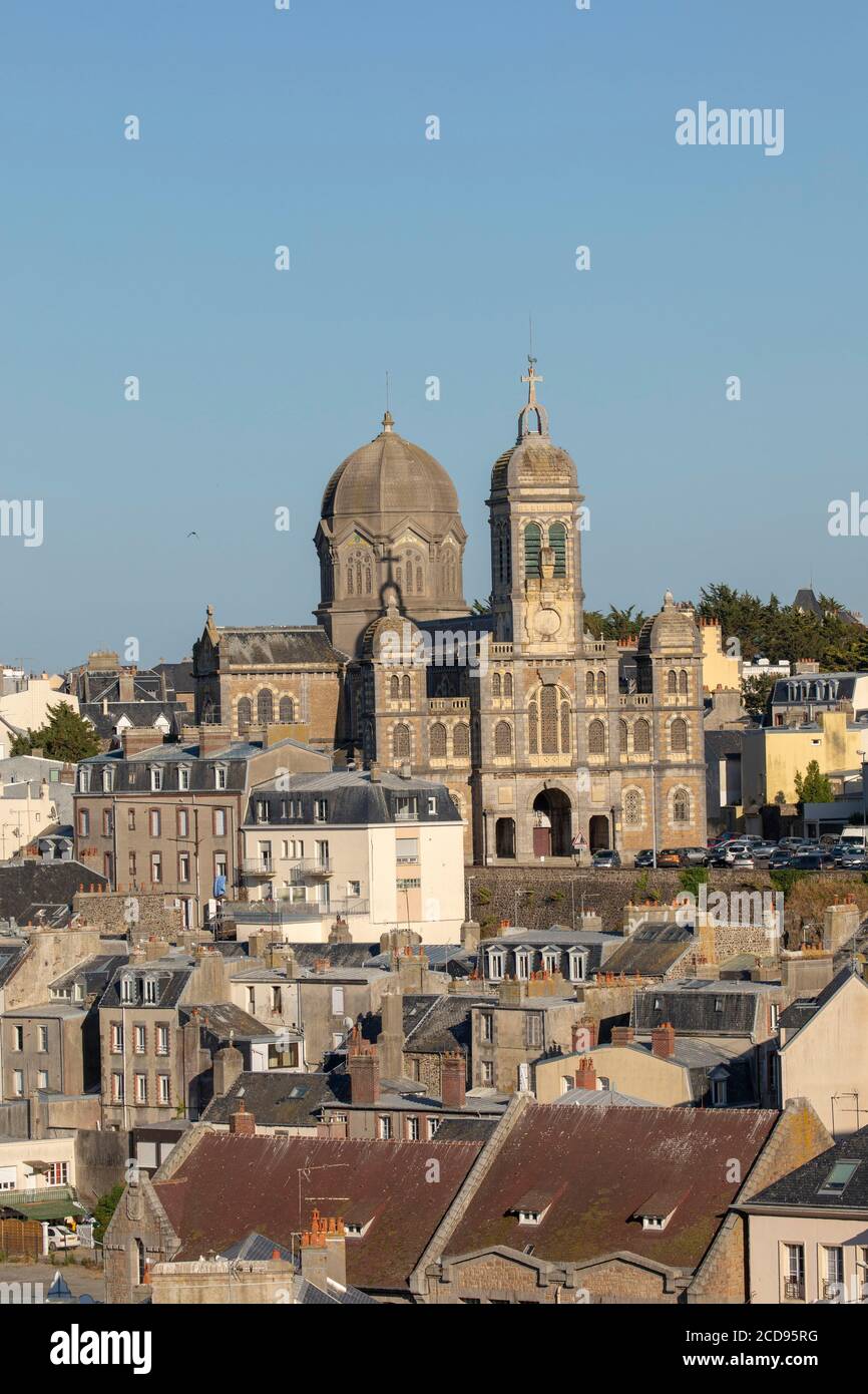 Frankreich, Manche, Cotentin, Granville, der Oberen Stadt, erbaut auf einem felsigen Landzunge auf der östlichsten Punkt der Mont Saint Michel Bucht, untere Stadt und St. Pauls Kirche Stockfoto