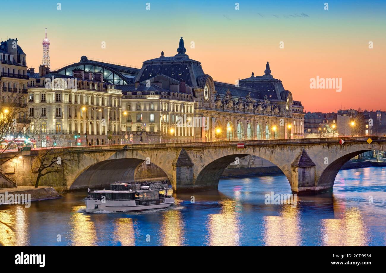 Frankreich, Paris, die Ufer der seine, die zum Weltkulturerbe gehören, die Königliche Brücke und das Museum Orsay Stockfoto