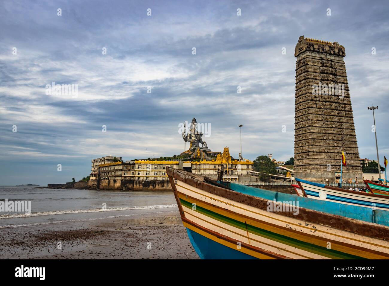 Murdeshwar Tempel frühmorgens Ansicht von einzigartigem Winkelbild wird bei murudeshwar karnataka indien am frühen Morgen genommen. Es ist das Haus von einem der t Stockfoto