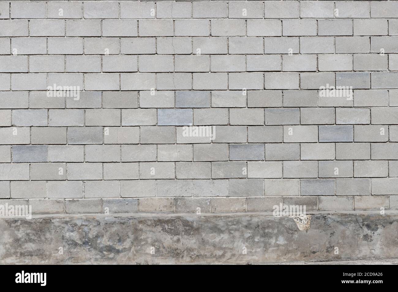 Graue alte Ziegelmauer, Steine in einer Reihe. Nahaufnahme Stockfoto