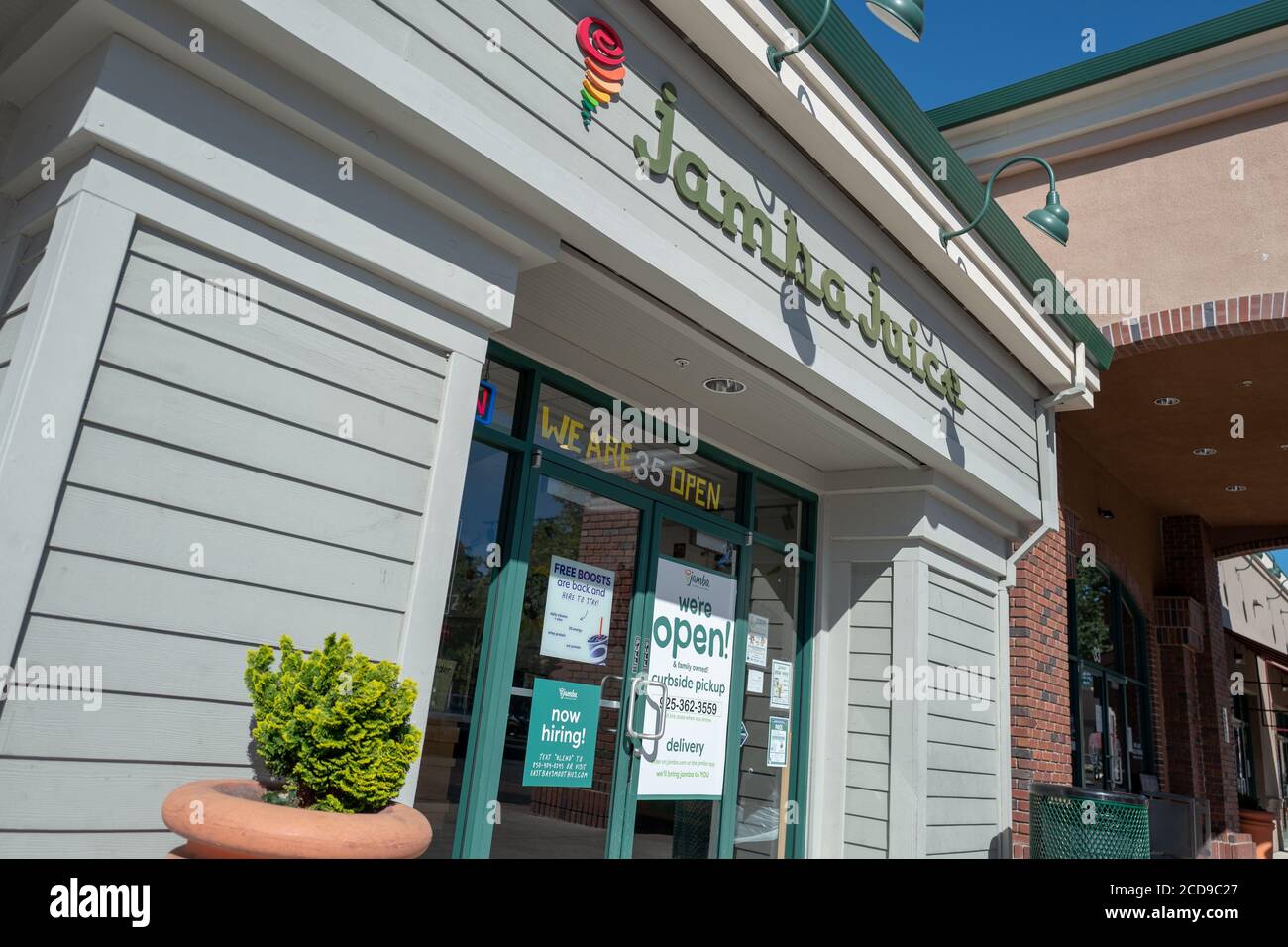 Fassade des Jamba Juice Smoothie Restaurants in Danville, Kalifornien, 28. Mai 2020. () Stockfoto