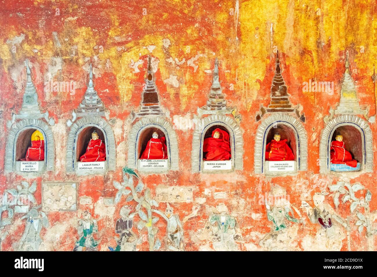 Myanmar (Burma), Shan State, Nyaung Shwe nahe Inle Lake, Shwe Yan Pyay (oder Shwe Yam Pie) Kloster aus Teakholz gebaut Stockfoto