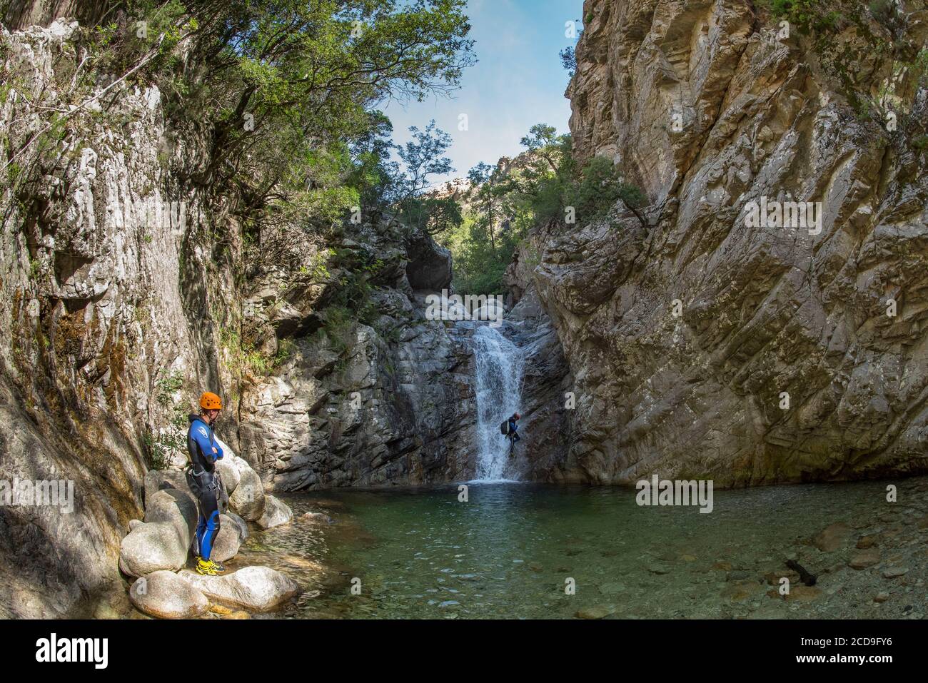 Frankreich, Corse du Sud, Bocognano, die Schlucht der Richiusa, Abstieg eines Wasserfallseiles Stockfoto