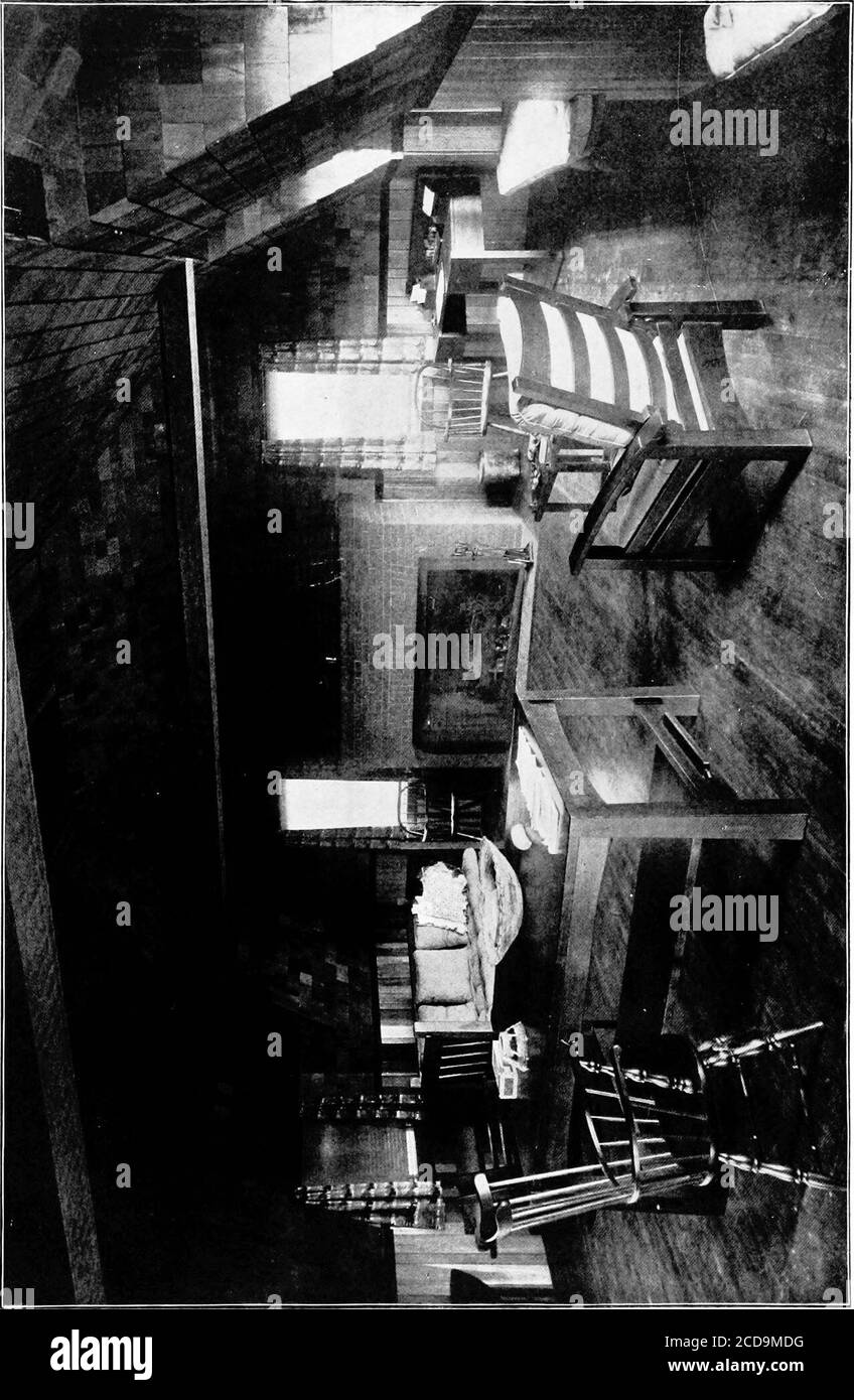 . Das Zimmer schön; eine Sammlung von Innenbildern zeigt Dekoration und Einrichtungsdetails der wichtigen Einrichtungszeiten . :-T- ? ?, EINE KUNST UND KUNSTHANDWERK-SONNENSTUBE Y. H &lt;i H &lt;; P^ IZ WP o. Q H o H &lt;; pi A Q H O h-1 QK H&lt;i o :2;&lt; I – i po Stockfoto