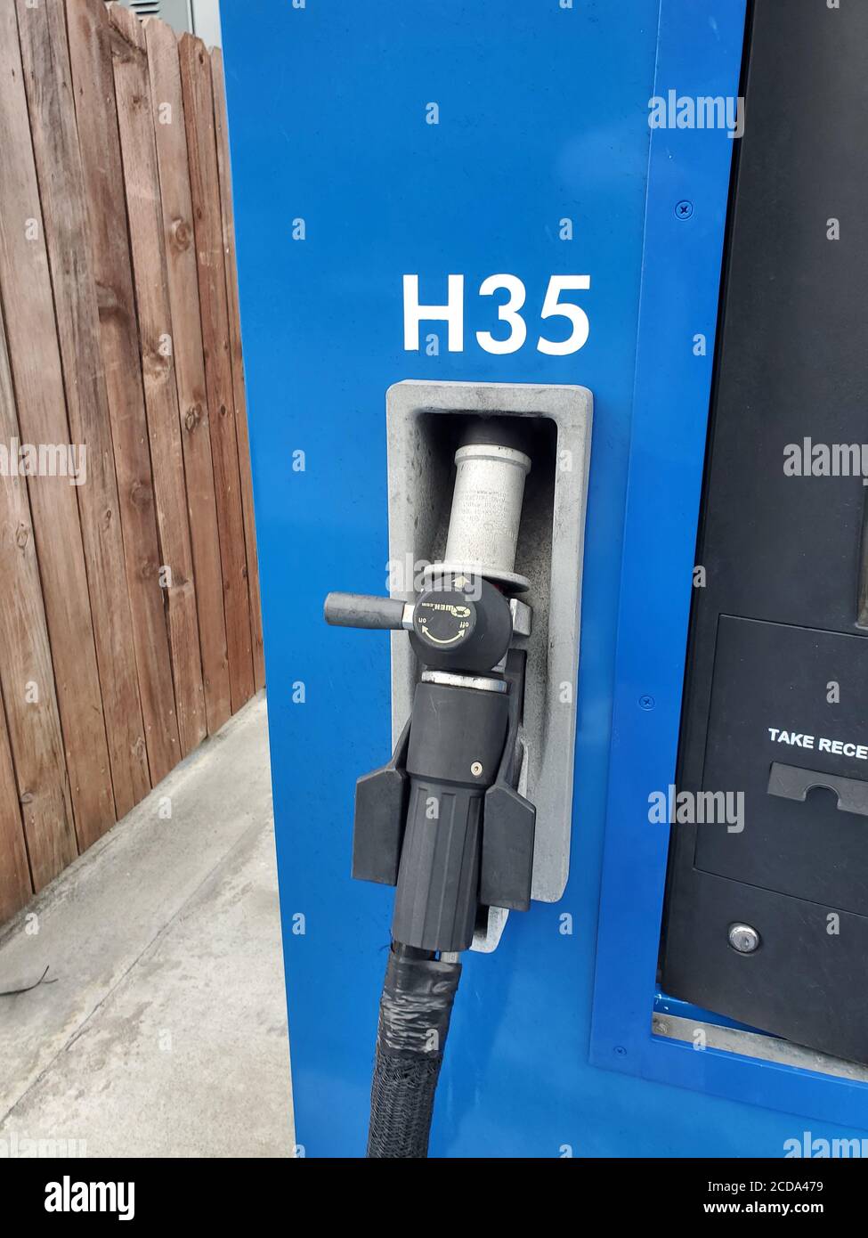 Pumpe mit H35-Text ist an der True Zero Wasserstoff-Brennstoffzellen-Tankstelle in Marin County, Mill Valley, Kalifornien, 16. August 2020 sichtbar. () Stockfoto