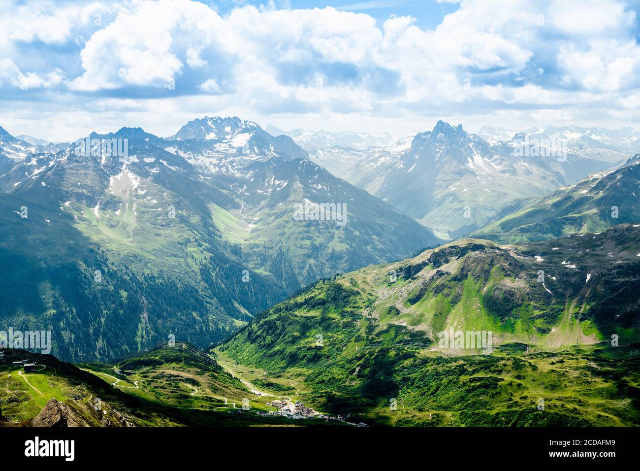 Alpen Berge. Alpine Austria Berg Mit Wolken Stockfoto