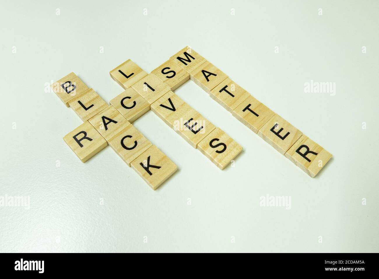 Black Lives Matter Slogan mit Skarabäen Buchstaben, Protest gegen Rassismus, Gleichberechtigung Konzept Stockfoto