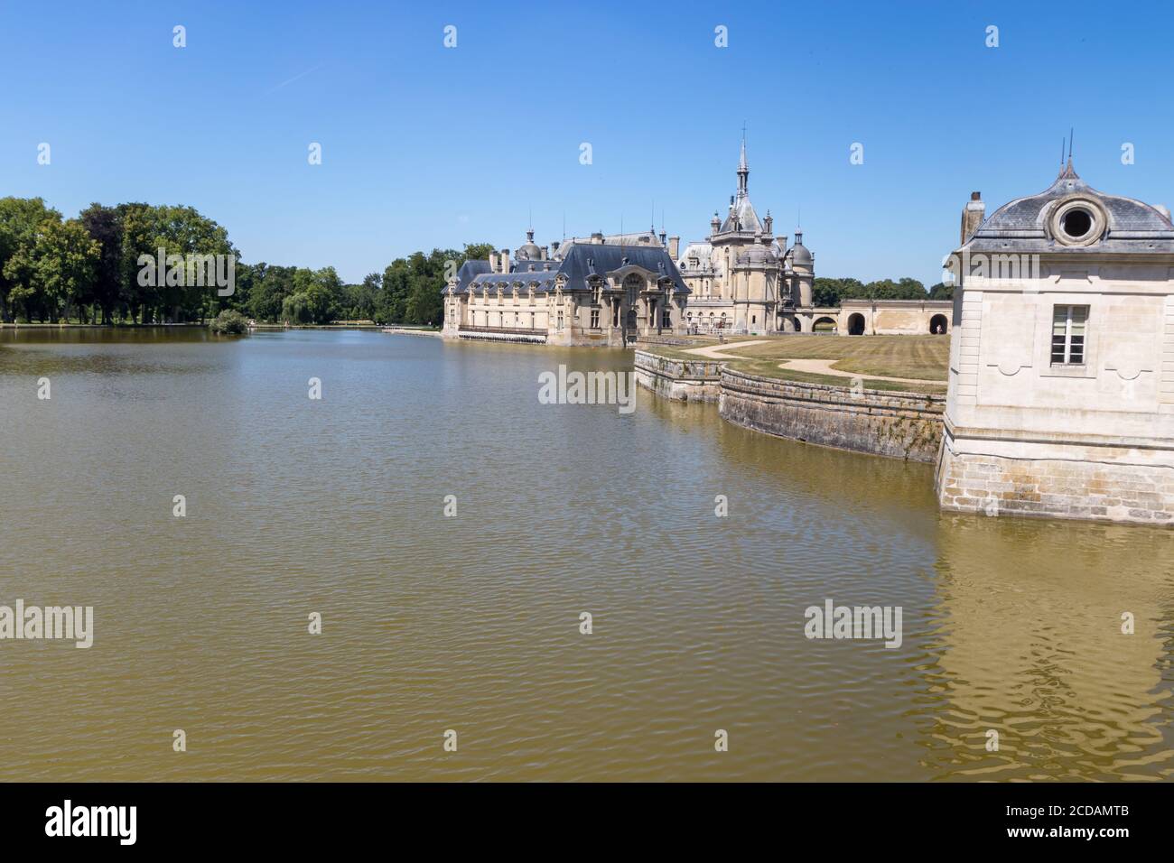 Chantilly Stadt mit seinen romantischen Parks, Schloss und Stallungen Stockfoto