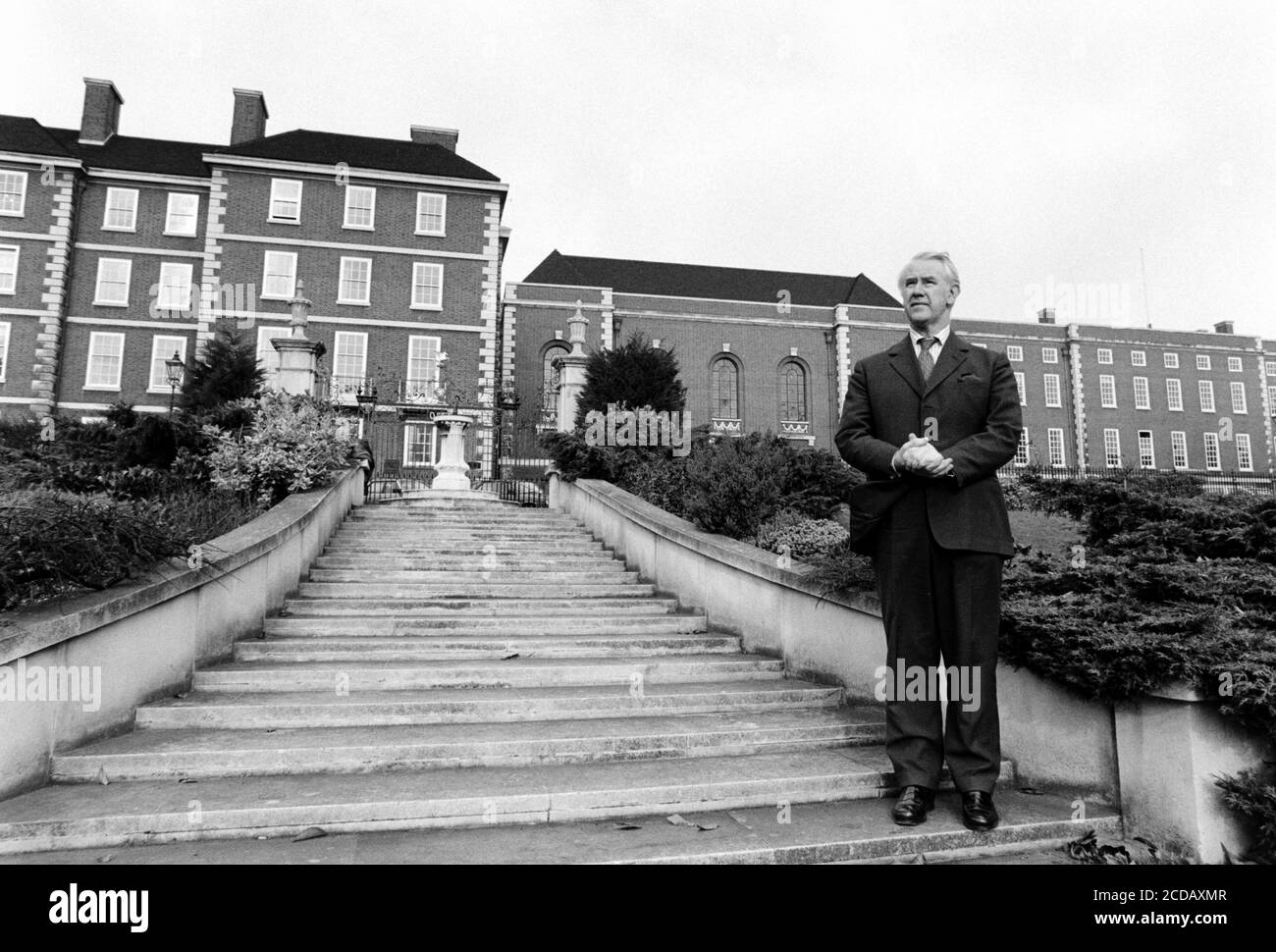 Desmond Fennell QC, Vorsitzender der Kings Cross Inquiry fotografiert in seinen Kammern im Crown Office Row, Temple, London. 27. Januar 1989. Foto: Neil Turner Stockfoto