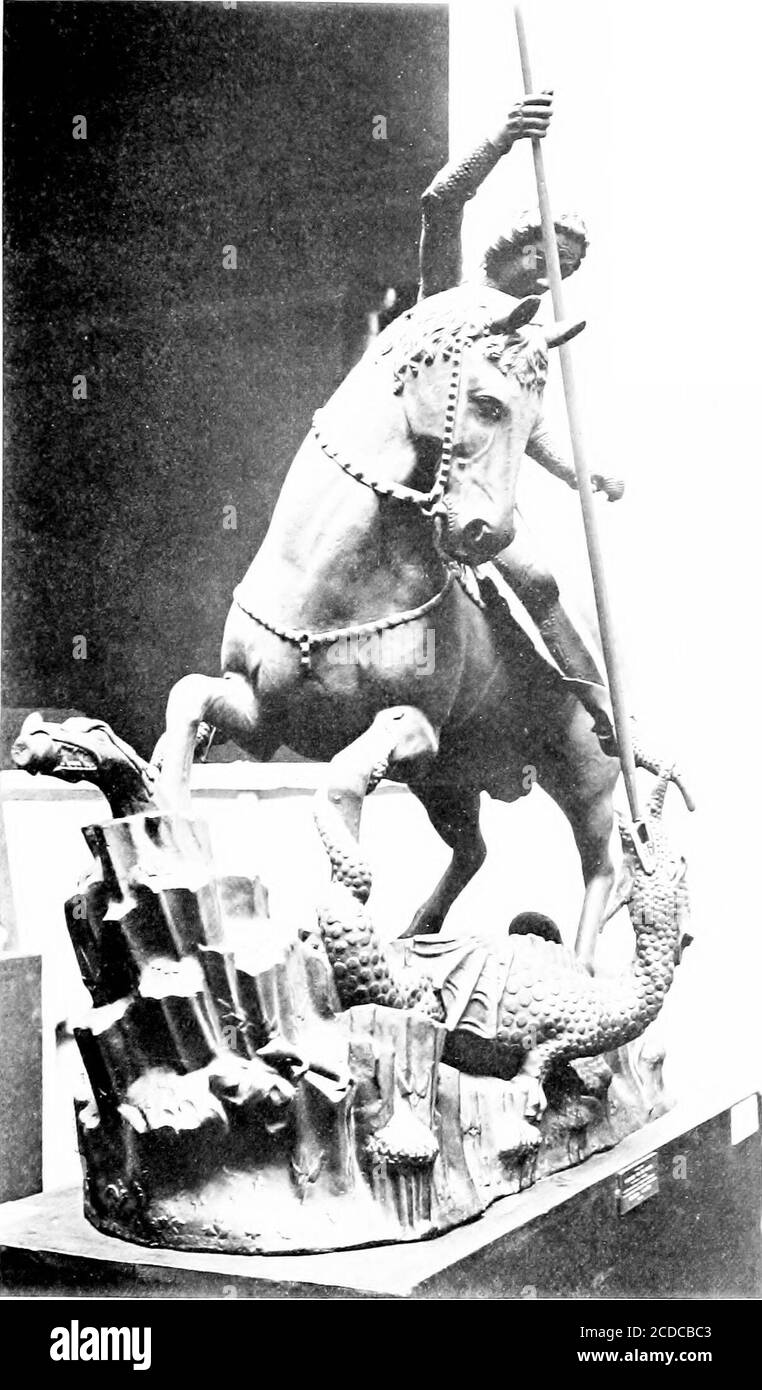 . Dinanderie; eine Geschichte und Beschreibung der mediæval Kunstwerke in Kupfer, Messing und Bronze . Johann, hergestellt im folgenden Jahr. Aber sein Hauptwerk, auf dem Hewa von 1508 bis 1519, mit Hilfe seiner Fivesonen, war das bekannte Heiligtum von S. Sebald in Nürnberg, und seine letzte große Arbeit vor seinem Tod im Jahr 1528. Das große Denkmal, das die Serie der mittelalterlichen Bronzeskulptur in Deutschland abschließt, ist das unvollständige Grab des Kaisers Maximilian I. in der Hofkirche Innsbruck.Was die Anordnung des Denkmals ursprünglich vorgesehen war, kann jetzt nicht genau bestimmt werden, wie Th Stockfoto