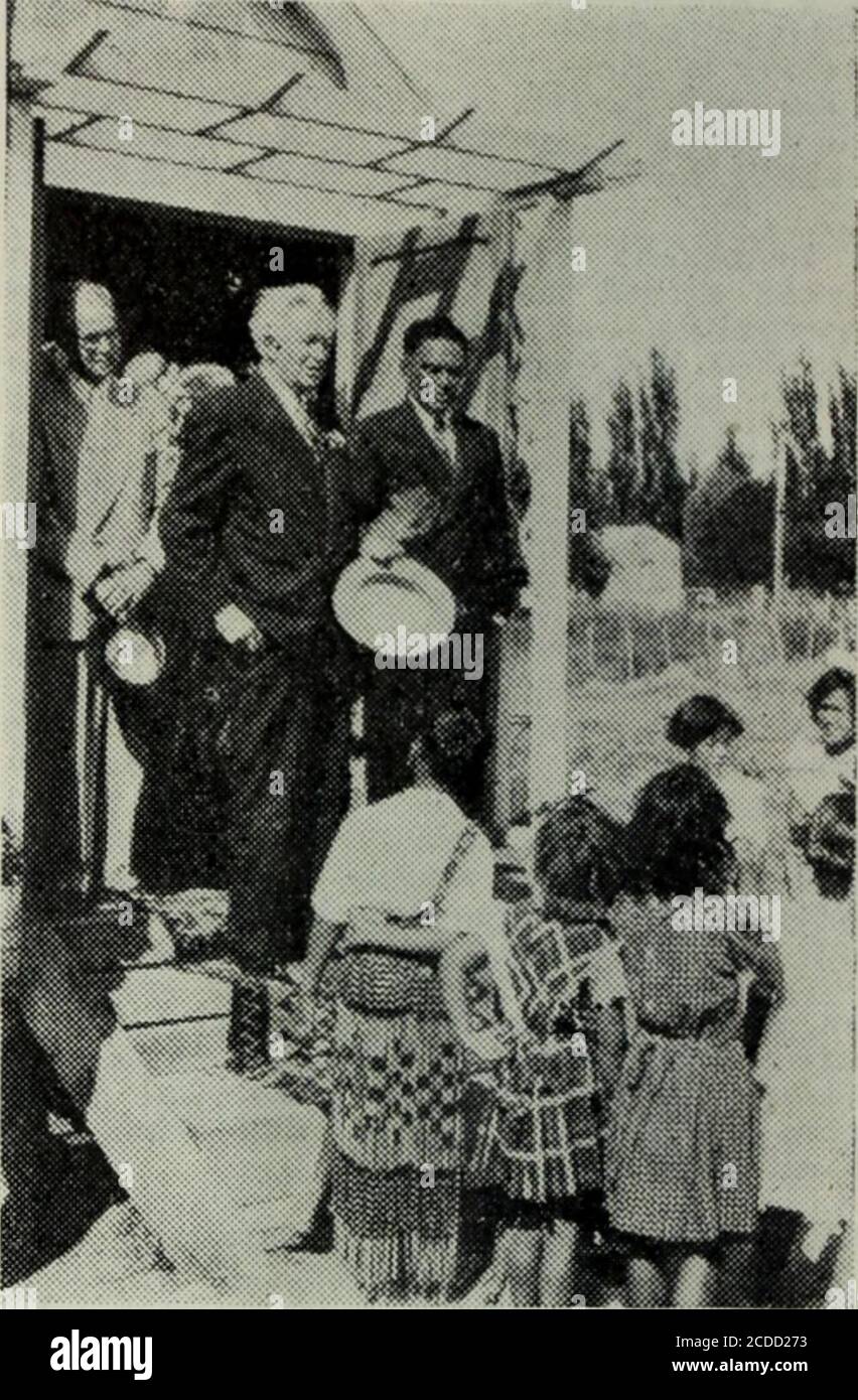 . TE Karere . beruhter Wunsch, zu Ihren Bündnissen als Ehemänner und Ehefrauen zu betrue. Ich segne Sie, dass Sie wahrheitsgemäß Bürger sein können, die die Regierung unterstützen; dass Menschen, die Sie einstellen oder beschäftigen und Ihnen Unterstützung geben, niemals entsandt werden können, weil Sie Ihr Vertrauen verletzen. Ich segne Sie als Mitglieder der Kirche, dass Sie treu und treu zu den Aufträgen gegeben Ihnen und willinc Ihre Zeit und Mittel beitragen, wenn nötig, für den Aufbau des Königs-dom Gottes (das ist nicht ein mystisches, sondern ein echtes Königreich). Mit diesem Segen, Ich schließe mit Aprayer, dass Gott mit euch sein wird jetzt und immer, in der Stockfoto