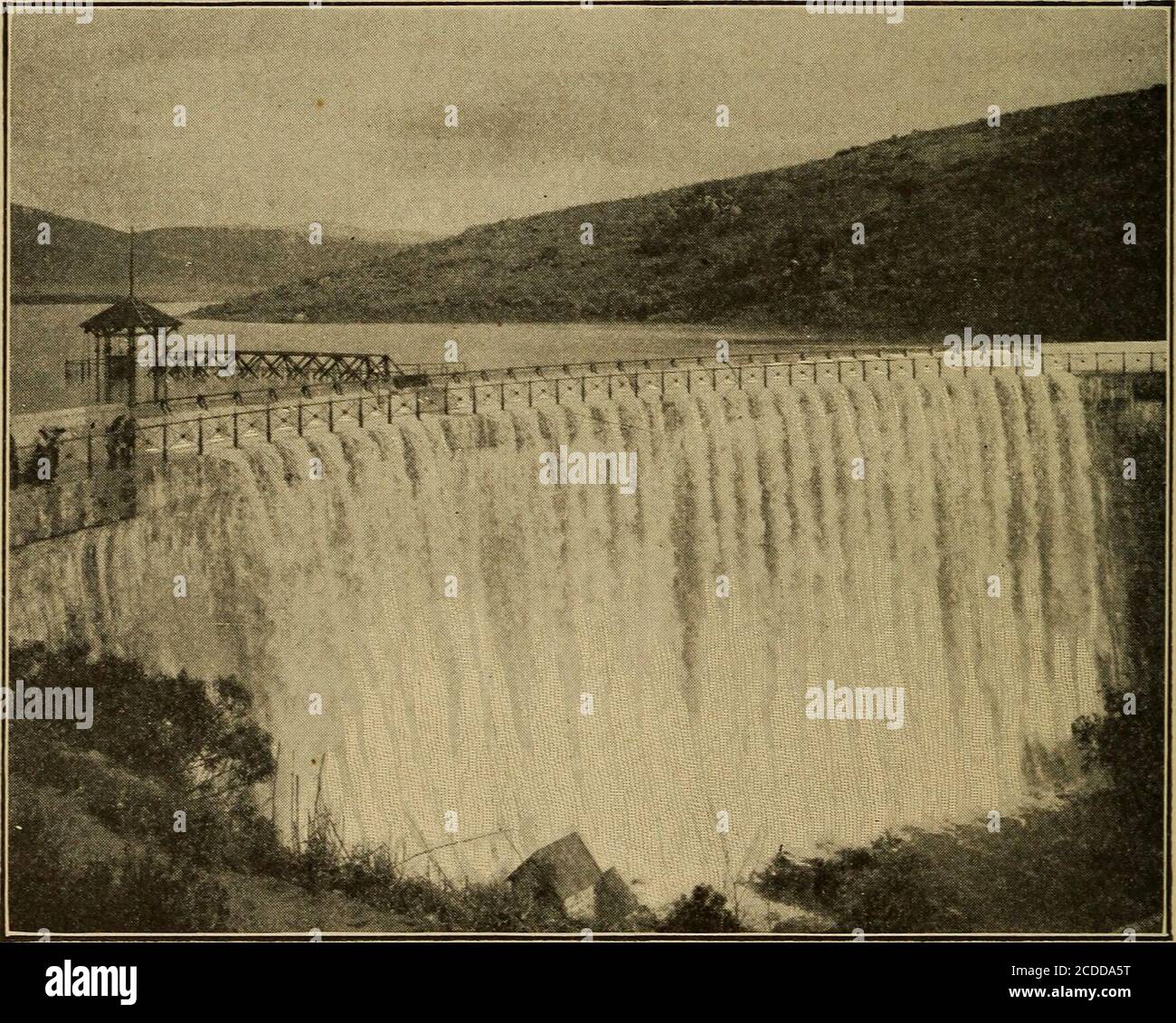 . Laborunterricht in der allgemeinen Wissenschaft . zum Schutz vor Wetterveränderungen abgesehen von den Arten von Foodeaten? In unserer modernen Zivilisation, durch was weiter meansdo wir versuchen, uns zu schützen (a) von den Extremen in der Tempera-tur; (b) von der Exposition Vorfall zu reisen und out-of-dooraccupations? 63 64 LABORUNTERRICHT IN DER ALLGEMEINEN WISSENSCHAFT 6. In welcher Weise ist die Art und Weise des Lebens eines Volkes betroffen (a) von der übermäßigen ganzjährigen Hitze der torriden Regionen der Erde; (b) durch plötzliche und extreme Wetteränderungen; (c) durch lang anhaltende nasse oder trockene Perioden ? 7. Von welchem Wert für die Menschen sind iveaiher Abschottung Stockfoto