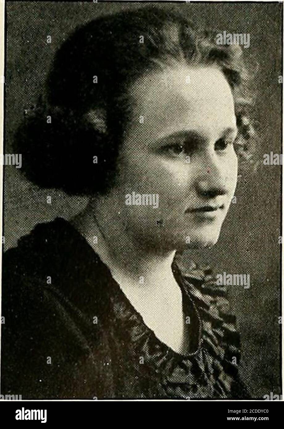 . Sequelle 1922 . DREW ESTHER Bradford, Pa, Primary Group Dramatic Club – drei Pills in a Bottle Assistant Manager von Sequelle nichts ist so königlich wie die Wahrheit. DIE SEQUELLE. HAHN, ROSALIND-DCDE Sligo, Pa. Primary Group Glee Club Mandolin und Guitar Club lässt schwul sein, während wir können, und ergreifen Liebe mit Lachen, krank wahr sein, solange Sie, und nicht einen Moment nach. HANBY, GLADYS – Glady Knox, Pa. Junior High Group EIN Mädchen, das wir lieben für ihr süßes, sonniges Lächeln, EIN Mädchen, das wir wissen, wird sich sicherlich lohnen. Stockfoto