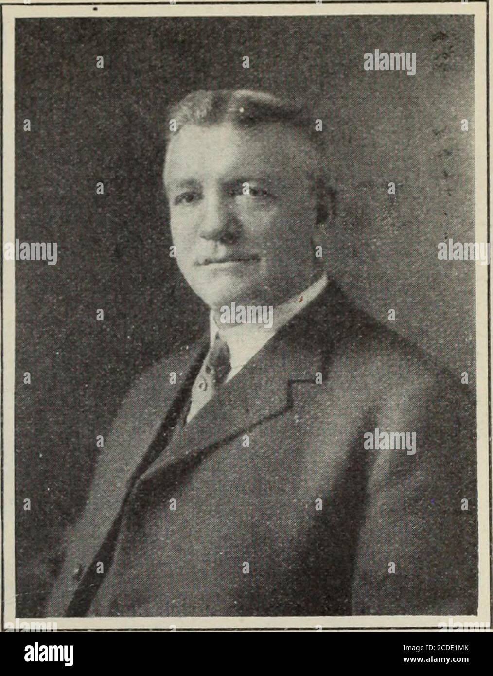 . Überprüfung der Bewertungen und die Arbeit der Welt . Oktober 29. – Joseph Pulitzer, Inhaber der New York World und der St. Louis Post-Dispatch,64 (siehe Frontispiz). Oktober 30. – Brig.-Gen. Patrick Henry Ray, U. S. A., pensioniert, 70. . Robert Hattin Lisle, ehemaliger Direktor der US-Marine,67. . George William Jones, Professor emeritusof Mathematik an der Cornell, 74. Oktober 31. – Prof. J. J. Montgomery, ein notederErfinder der Flugzeuge, 50. . Thomas Rowe, ein prominenter New Yorker Architekt, 45. 2. November – Kyrle Bellew, der bekannte Schauspieler,54. . H. Victor Newcomb, ehemaliger Präsident der Louisville & Nashville Stockfoto