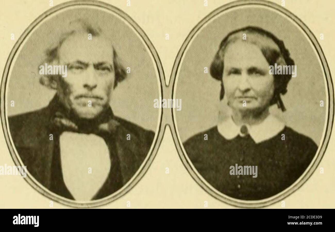 . Shannon Genealogie; genealogische Aufzeichnung und Denkmäler eines Zweiges der Shannon Familie in Amerika; . ,2, ,851 ; d. Juni 14, 1888. 505. Samuel W.lson, B. April 1852; m. Katy Kirkpatrick.Ohve Corneha, B. Oktober ,2, ,853; m. James Smith. Sie starb am 16. Juni 1887.507- Sarah Marcella, B.. Februar 1857. 330 IIIK SHANNON FAMILIE 508. Jiiiiiics i lu-(j&gt;liilus, li. iim;uy ij, 1H5H; Zoll Liity Lioltun. 509. Siliis Sliamioii, I). M;iitli i.(, 1K61. 510. Ann, I). Mai 17, i«^.i; m. Uiiliaul-Liolton. 511. Calvin, I). Dccemhcr 4, IK^ji;. 512. Iaiinic Minriva, li. iil-id, IH/o; 111. (ii-oigc Ho Stockfoto