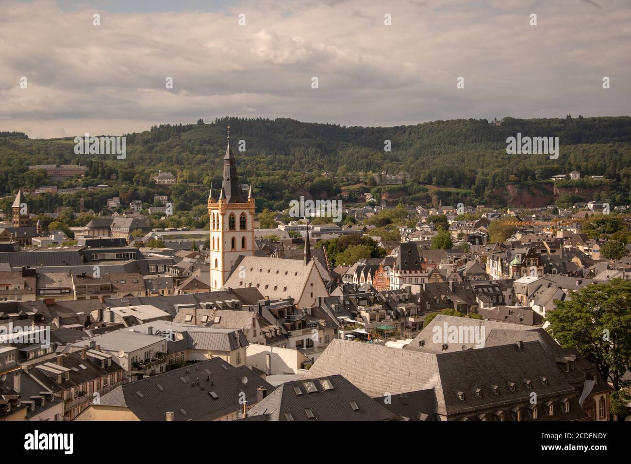 Stadtbild von Trier mit der St.-Gangolf-Kirche in Deutschland Stockfoto