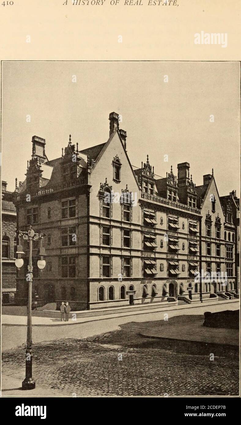 . Eine Geschichte der Immobilien, Gebäude und Architektur in New York City während des letzten Vierteljahrhundert . tury. Thecraft hat l^ecome an. Industrielle Kunst und es ist schwierig, in wliatdirection zu sehen, wird es sein ]) ossible, Gelegenheit für weitere Verbesserung zu finden. Inneneinrichtung. In keiner Weise minderwertig zu den strukturellen Fortschritten und Verbesserungen inden Materialien des Aufbaus, wenn nicht überlegen zu ihnen, haben die Fortschritte und Verbesserungen in den Materialien und in der Kunst des Innenausbaus und der Dekoration aller Arten von Gebäuden, birst, um sich zu manifestieren, war das universelle Zugeständnis, neue Idee o zu tlie Stockfoto