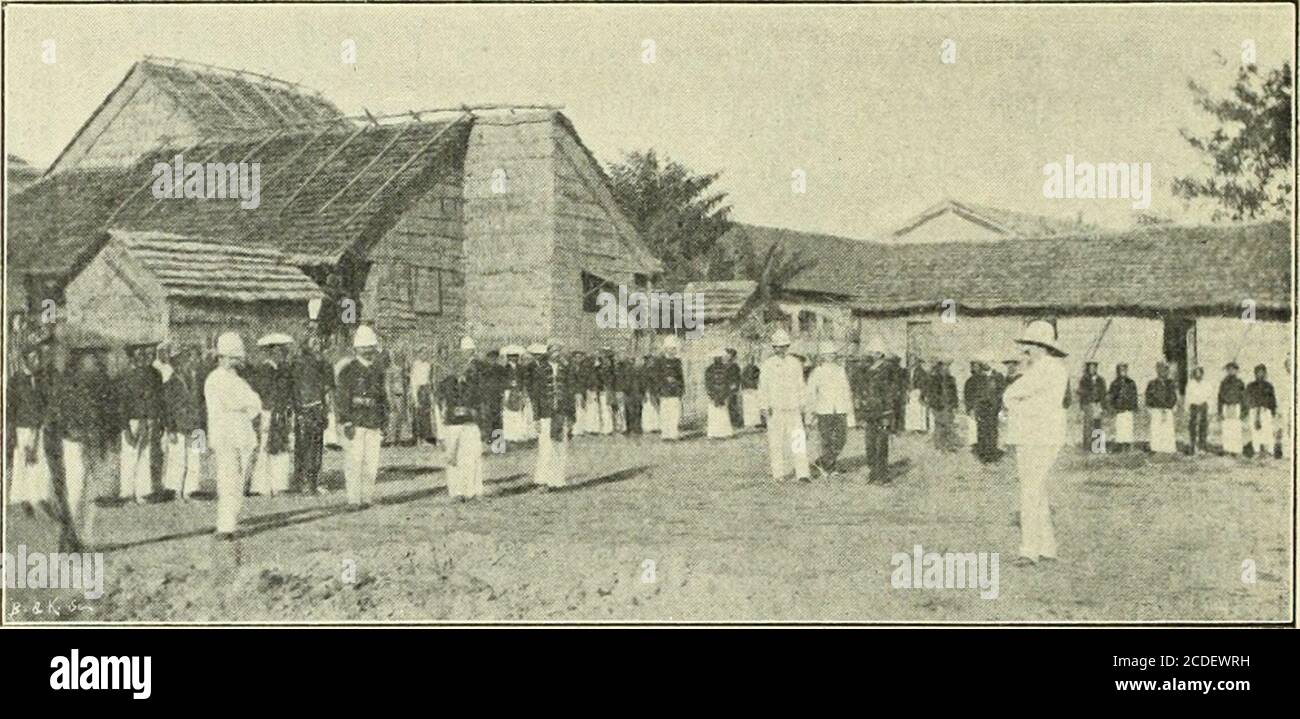 . Mission Pavie, Indo-Chine, 1879-1895 : géographie et voyages . 176 MISSION 1WYIE je no saurais raconter ici celte Partie de lhistoire du Cambogge, queje serais désireux de pouvoir écrire un jour, je dirai seulement que. Dansma Situation, je mattachai, pendant sa durée, à faire prévaloir de toutemon énergie les idées de modération à légard de Populations qui obéis-saient résignées à leurs Chefs, et souvent, ne comprenaient pas que, dansla répression, on ne leur tînt pas compte (]c ce quelles ne croyaient paspouvoir se conduire autrement. Des Missions, dont je lis Partie, furent organisées pou Stockfoto