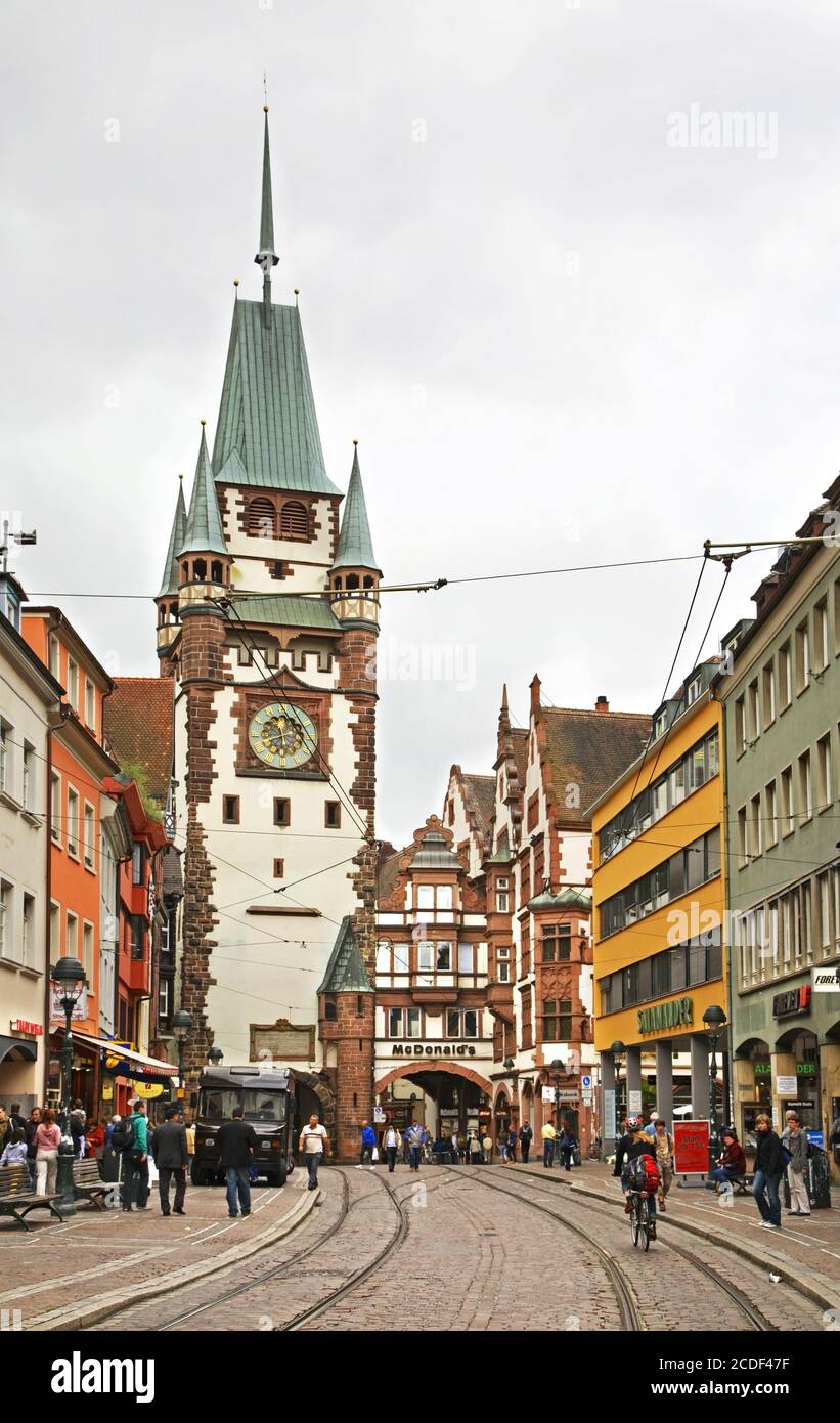 Martinstor - Tor von Martin in Freiburg im Breisgau. Deutschland Stockfoto