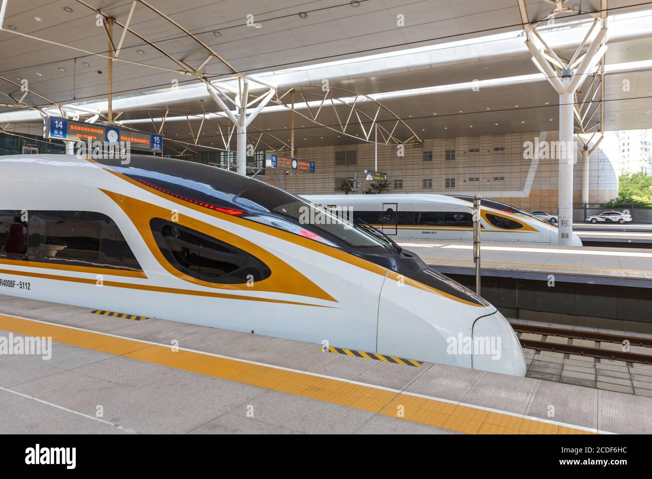 Tianjin, China - 29. September 2019: Fuxing Hochgeschwindigkeitszüge Tianjin Bahnhof in China. Stockfoto