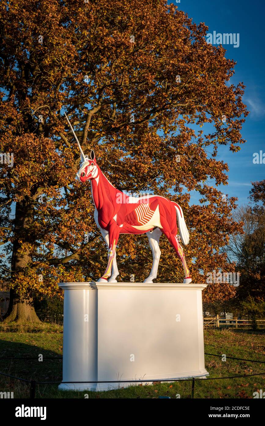Damien Hirsts Skulptur 'Myth' im Yorkshire Sculpture Park in der Nähe von Wakefield, Yorkshire, Großbritannien Stockfoto