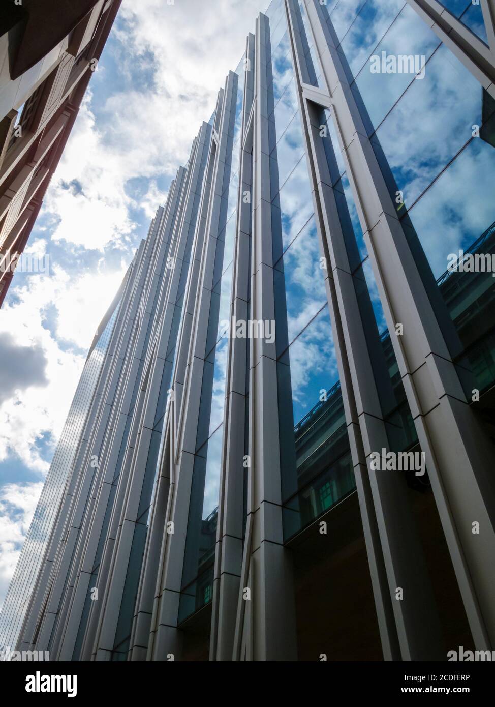 Blick auf New Court in St Swithin's Lane, London EC4, das Finanzviertel: Hauptsitz Bürogebäude der Rothschild Bank Stockfoto