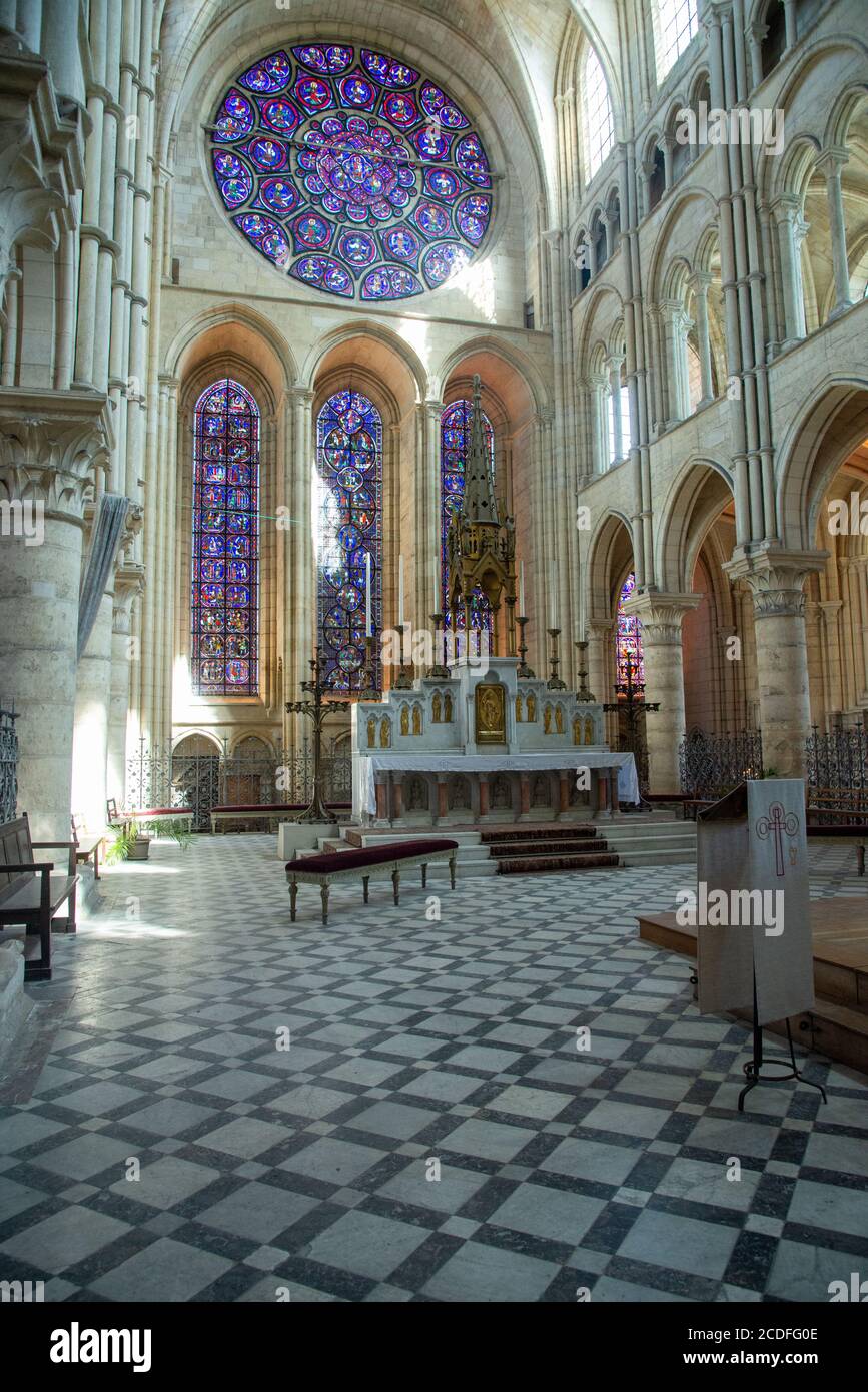 Innenraum der Kathedrale von Laon in Frankreich Stockfoto