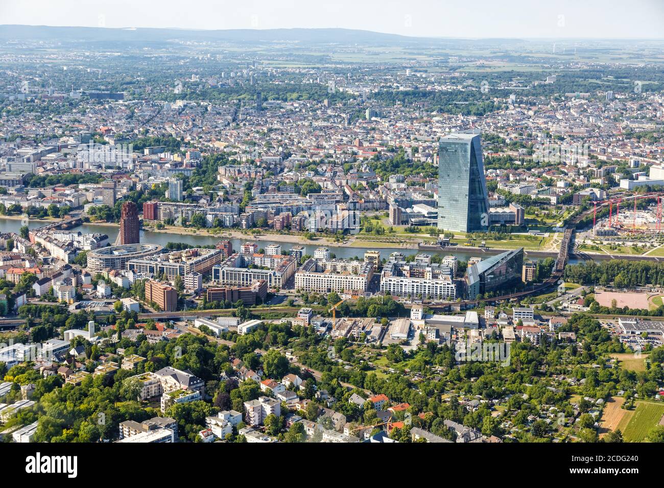Frankfurt, Deutschland - 27. Mai 2020: EZB European Central Bank Skyscraper Skyline Luftaufnahme in Deutschland. Stockfoto