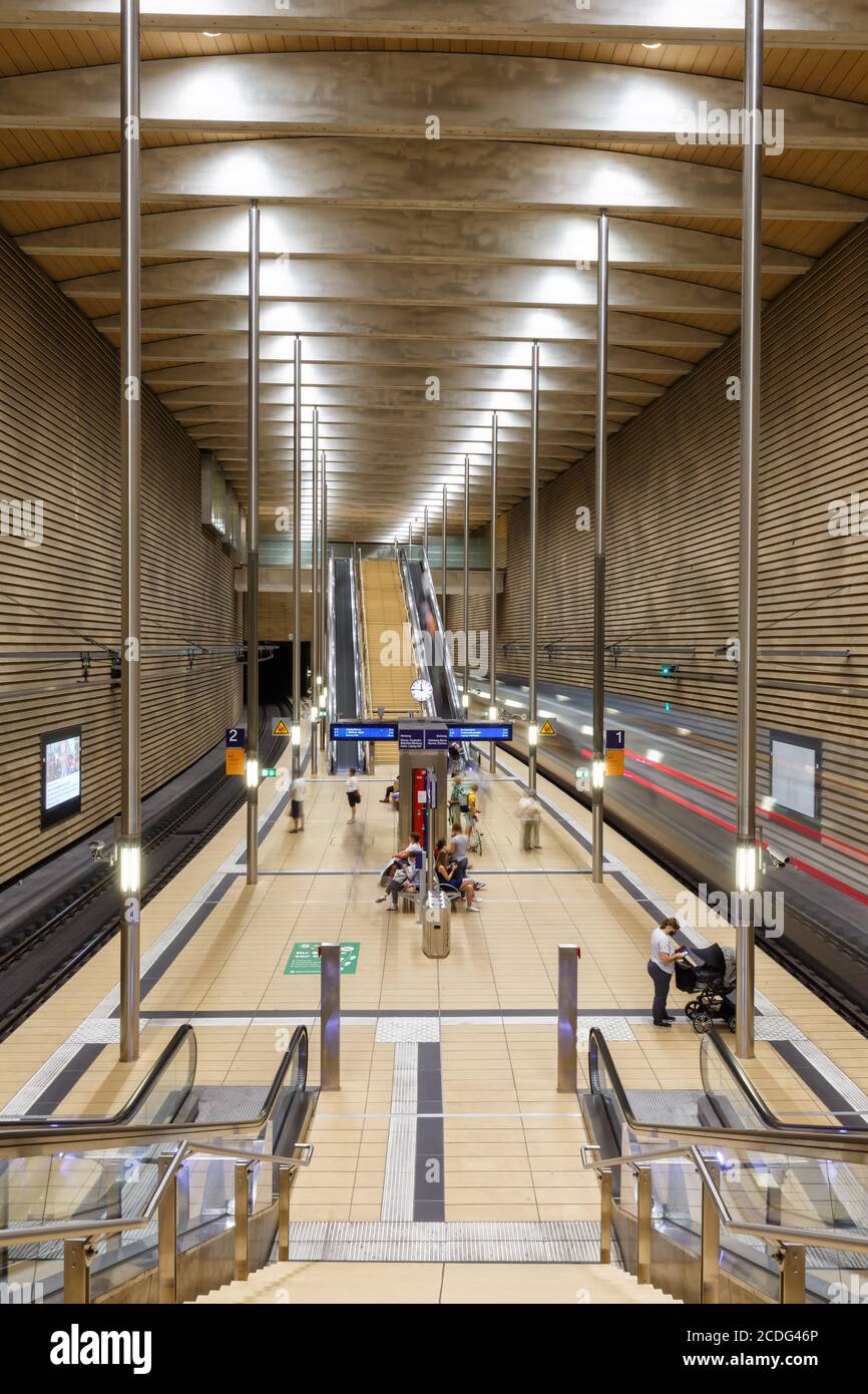 Leipzig, Deutschland - 19. August 2020: S-Bahn Leipzig City-Tunnel Bahnhof Markt S-Bahn in Deutschland. Stockfoto