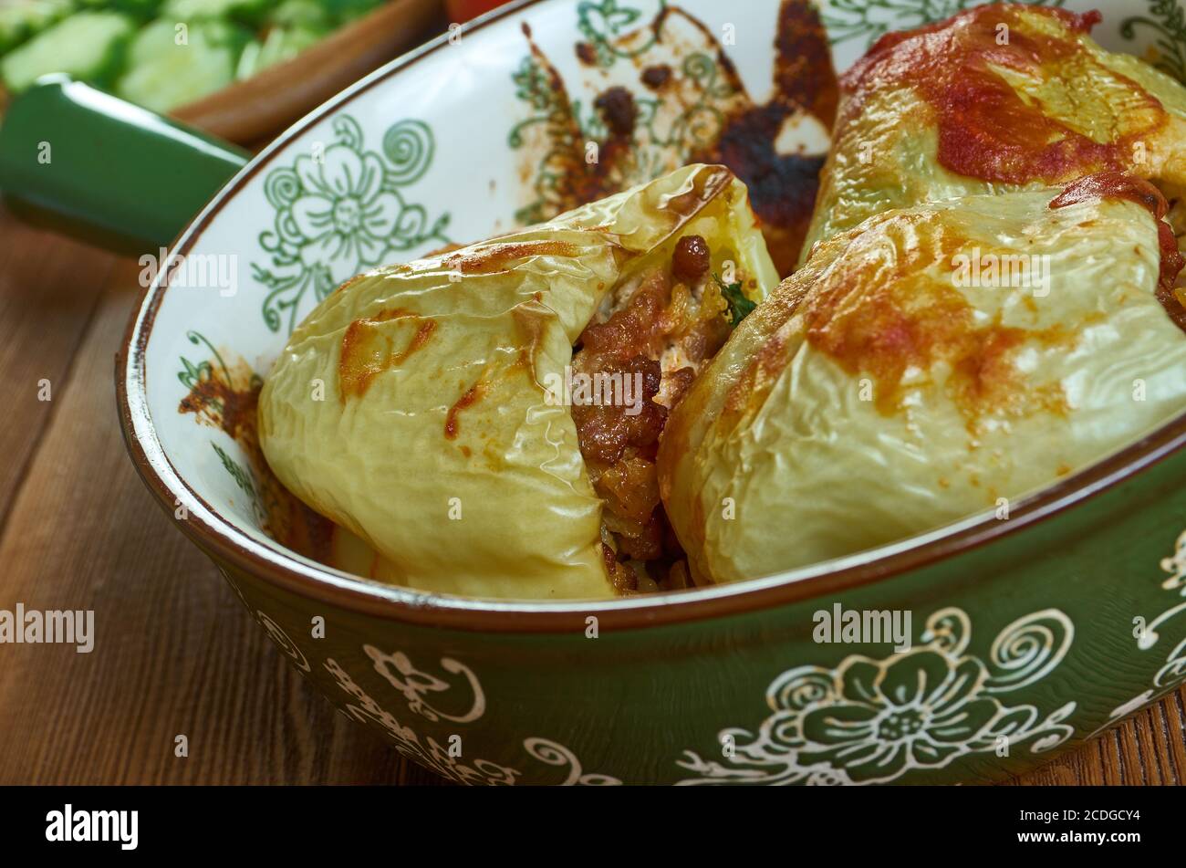 Felfel mehchi - Pfefferschale aus Tunesien mit Stier Paprika aus Horn gefüllt mit Hackfleisch und Käse Stockfoto