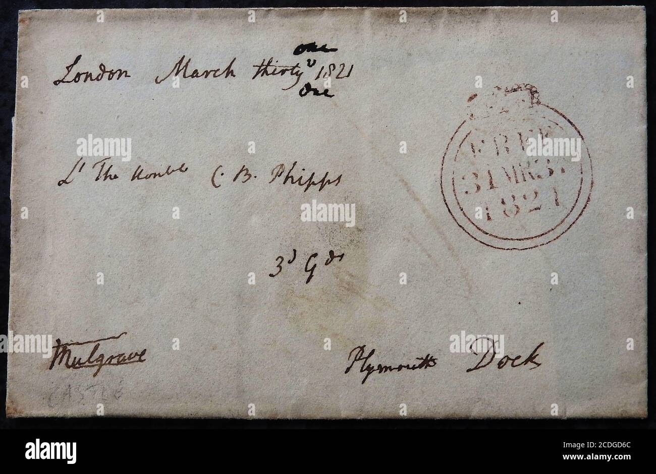 1821 'Freier' Brief an Charles Beaumont Phipps, 2. Sohn von Henry Phipps, erster Graf von Normanby, Mulgrave Castle, Lythe bei Whitby, North Yorkshire, England, der damals an den Plymouth Docks war. Sir Charles Beaumont (1801–1866) war Hofbeamter und war der zweite Sohn von Henry Phipps, dem ersten grafen von Mulgrave, alias Viscount Normanby (1755–1831), und seiner Frau Martha Sophia Maling (d. L 1849, S. Charles wurde am 27. Dezember 1801 in Mulgrave Castle geboren. Er wurde an der Harrow School ausgebildet. Stockfoto