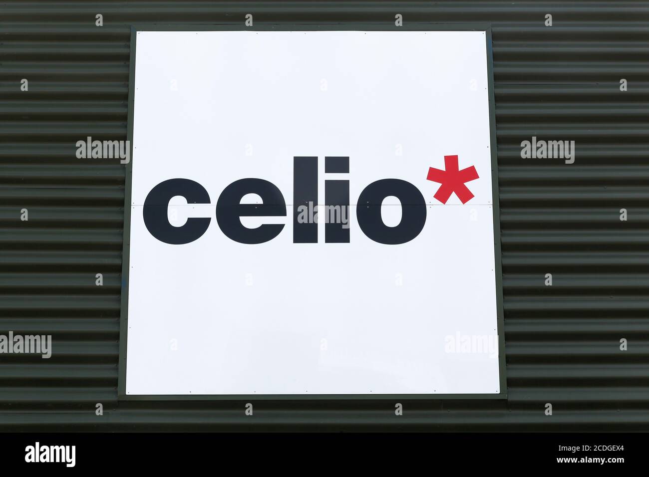 Creches, Frankreich - 27. Mai 2018: Celio Logo an der Wand. Celio ist ein französischer Herrenmode-Einzelhändler mit Sitz in Saint-Ouen, Frankreich Stockfoto