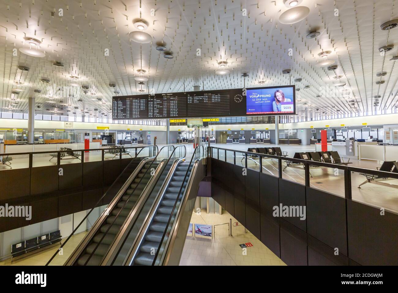Hannover, 9. August 2020: Terminal B des Flughafens Hannover (HAJ) in Deutschland. Stockfoto