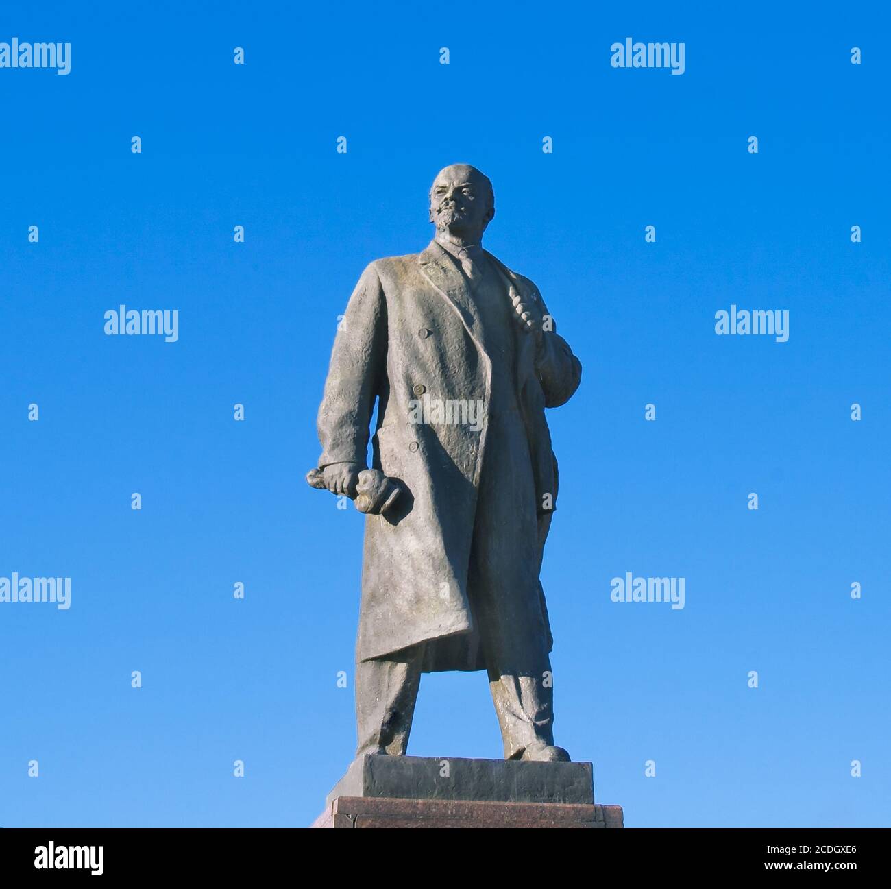 Statue von Lenin in Wolgograd über große blaue Himmel Stockfoto