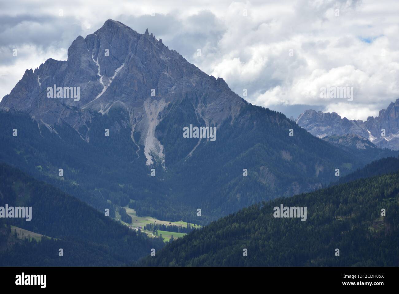 Picco Vallandro, die Berge, die das Alt Pragser Tal dominiert Stockfoto