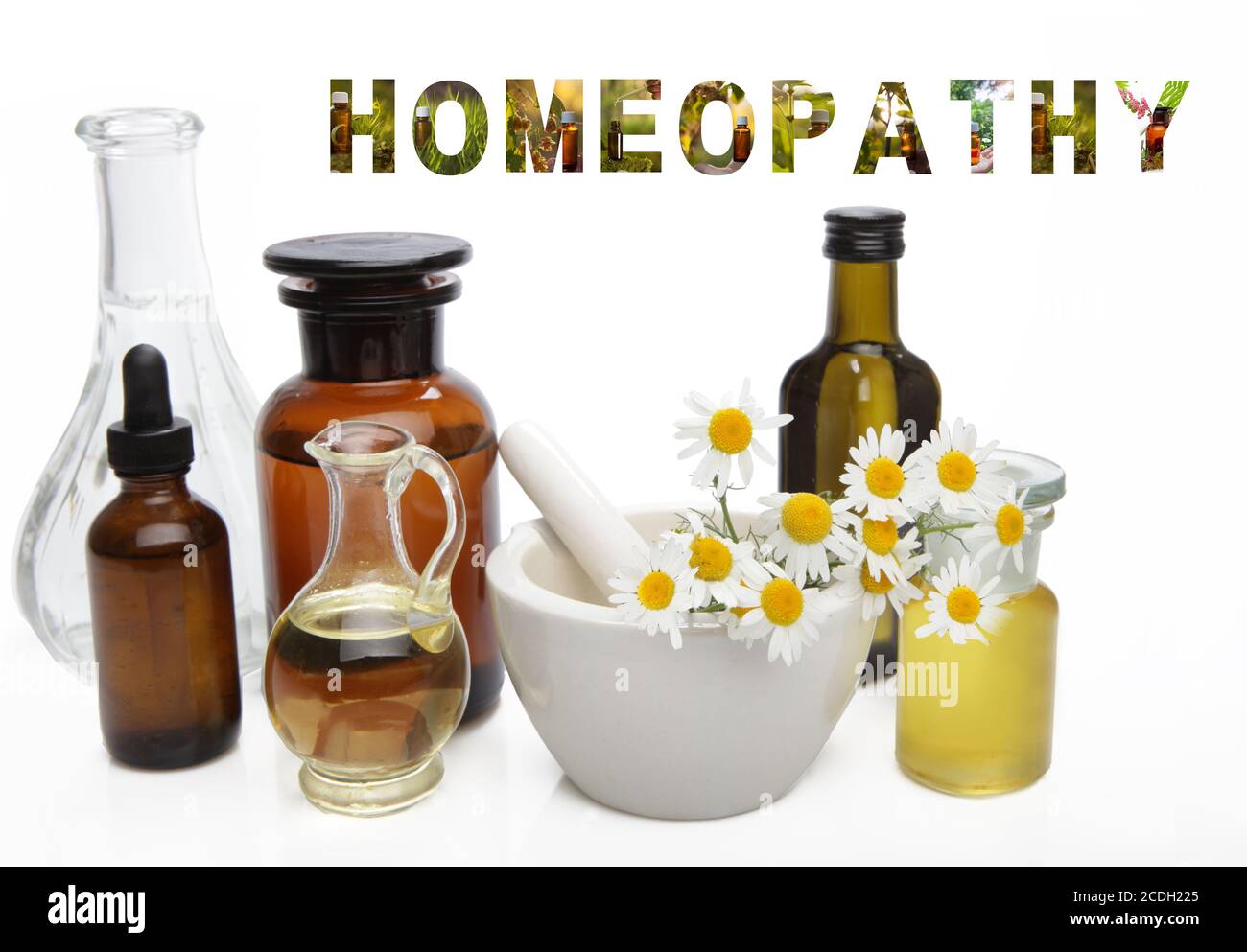 Zusammensetzung der natürlichen Alternativmedizin mit Öl, Essenz und Pflanzen. HOMEOPAHY Stockfoto