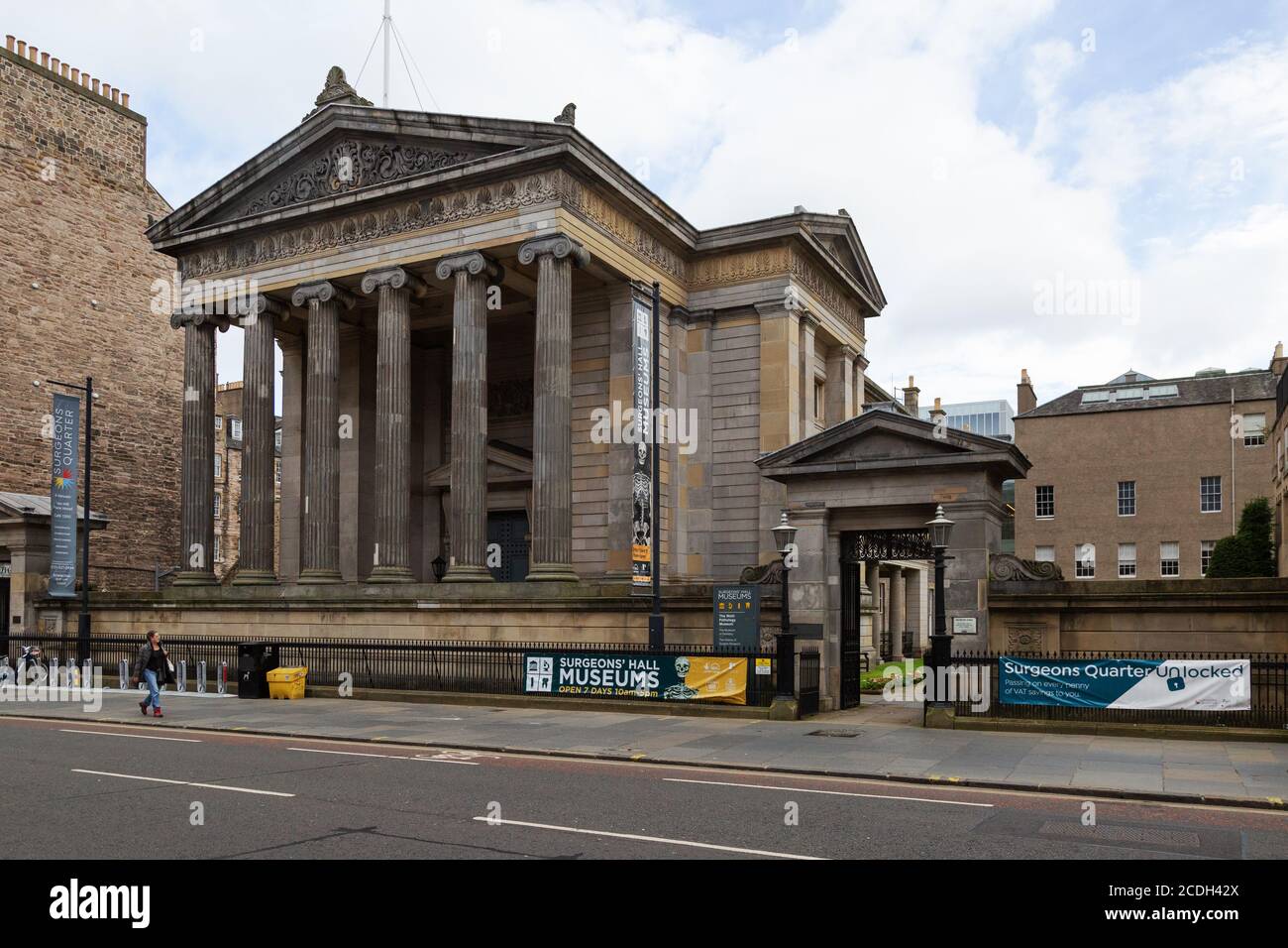 Edinburgh Surgeons Hall Museum Außenansicht, von der Straße aus gesehen, ; Edinburgh, Schottland Großbritannien Stockfoto